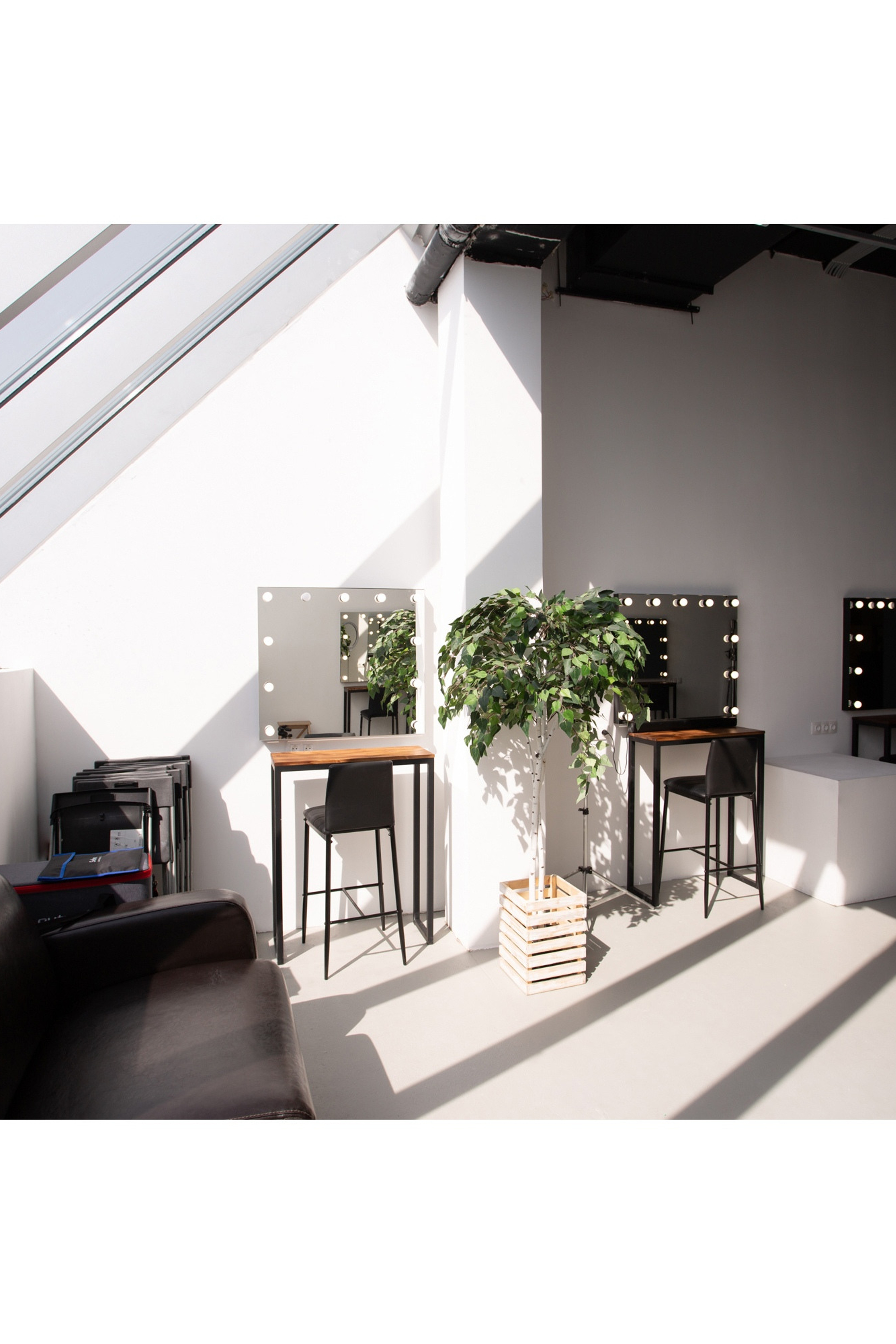 Студия Soulmate Place —зал Гримерный для предм. съемки С.-Пб|Sale Easy