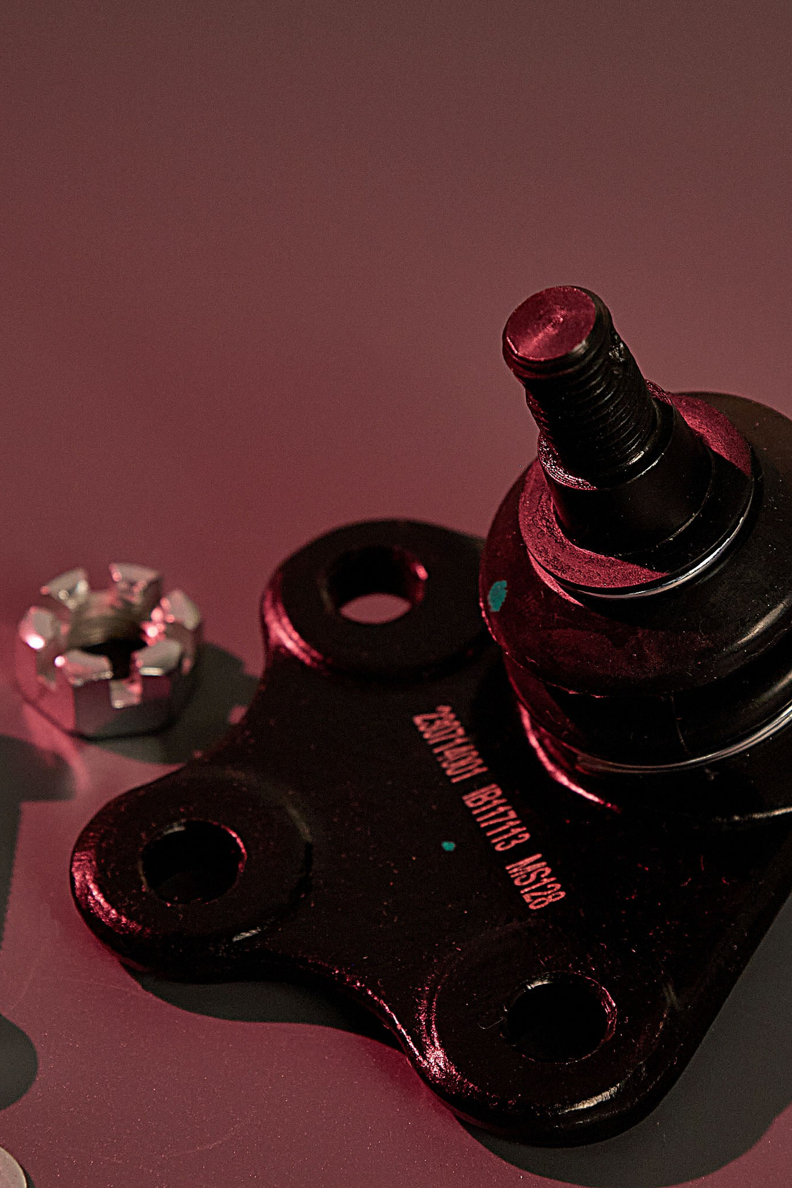 Предметная съемка автотоваров, которая улучшает визуальное восприятие продукта на экране.