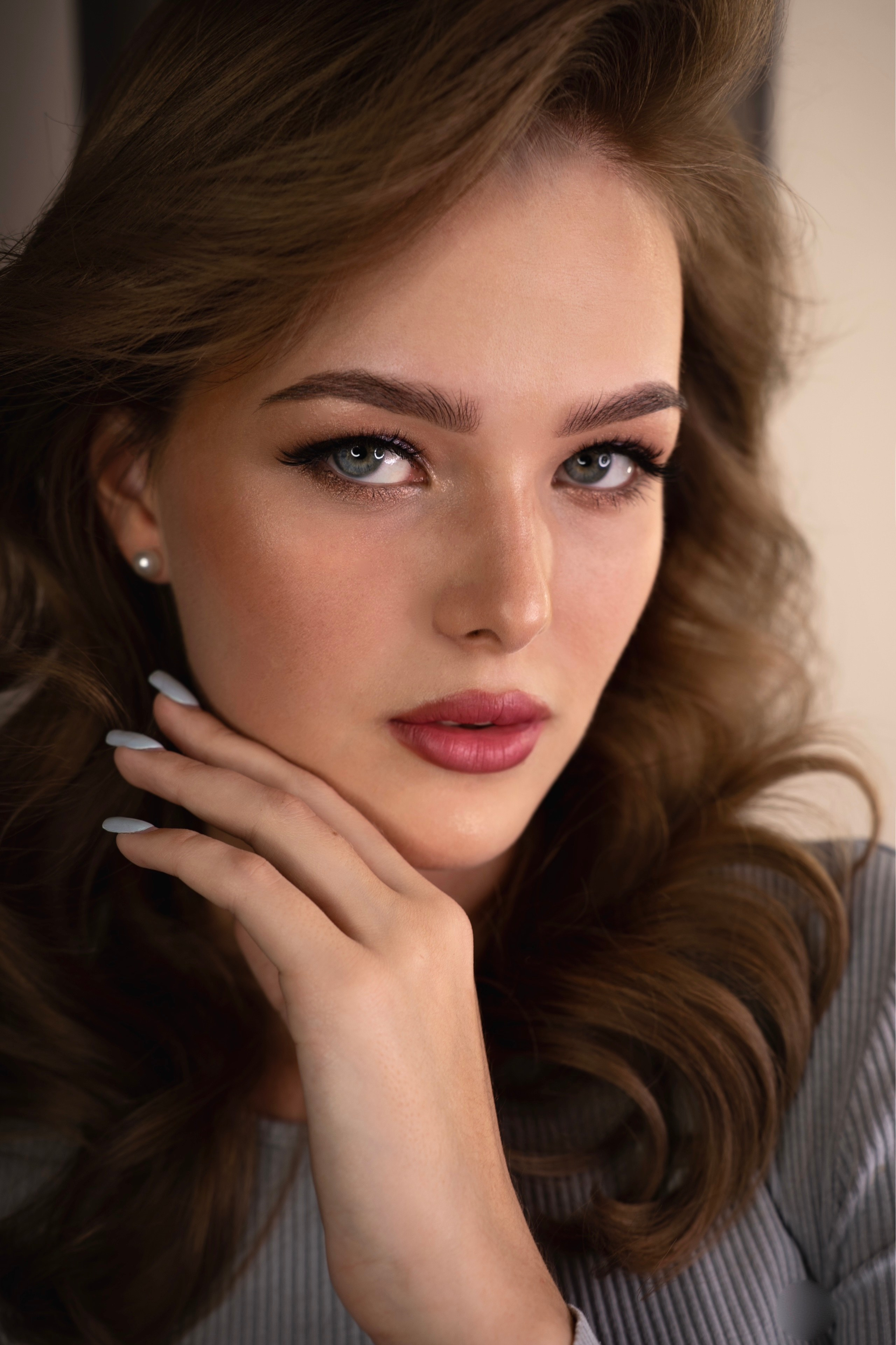 Модель для предметной съемки Алина С. Красноярск| Sale Easy