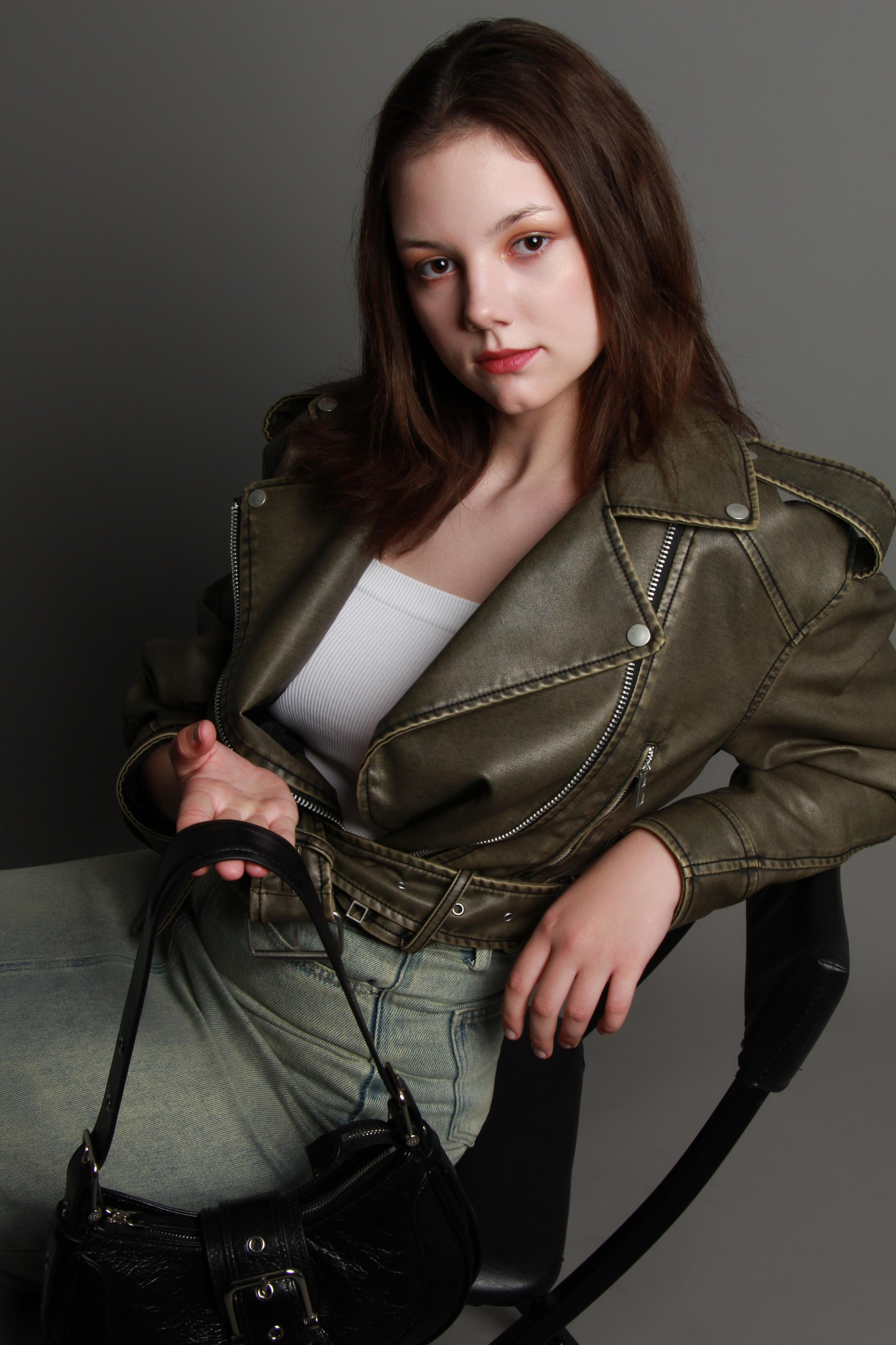 Модель для предметной съемки Виктория З Новосибирск| Sale Easy