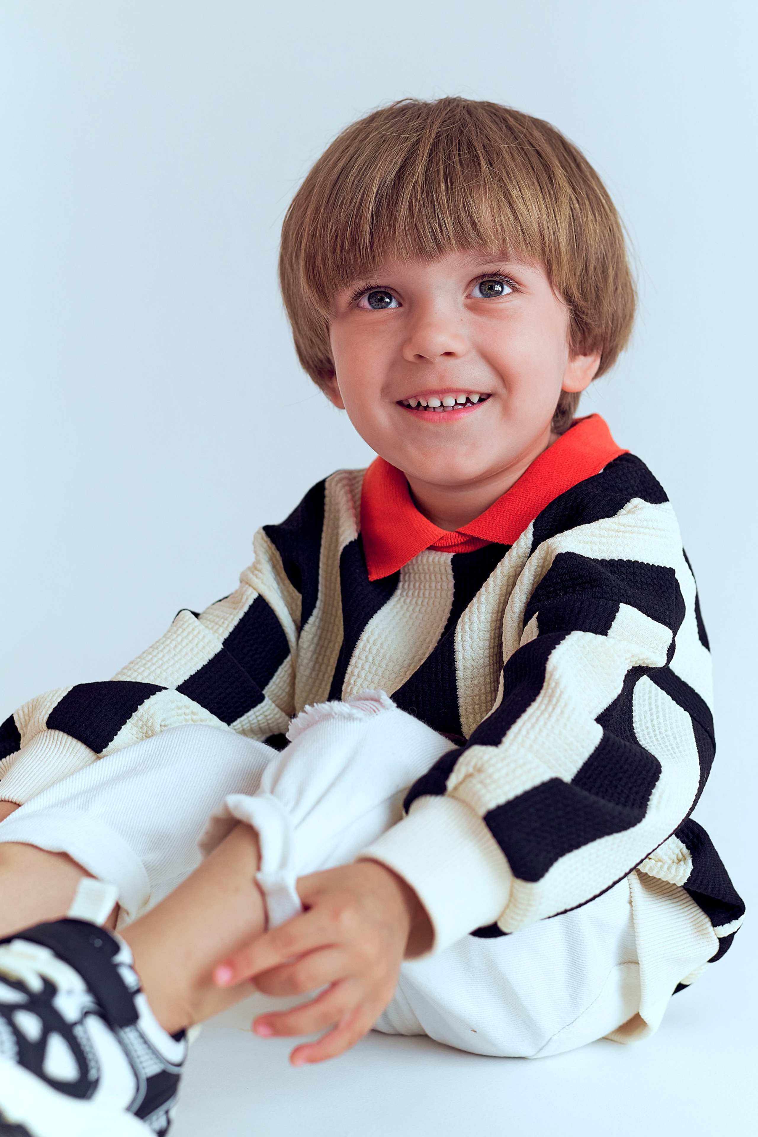 Модель для предметной съемки мальчик Радэль Казань| Sale Easy