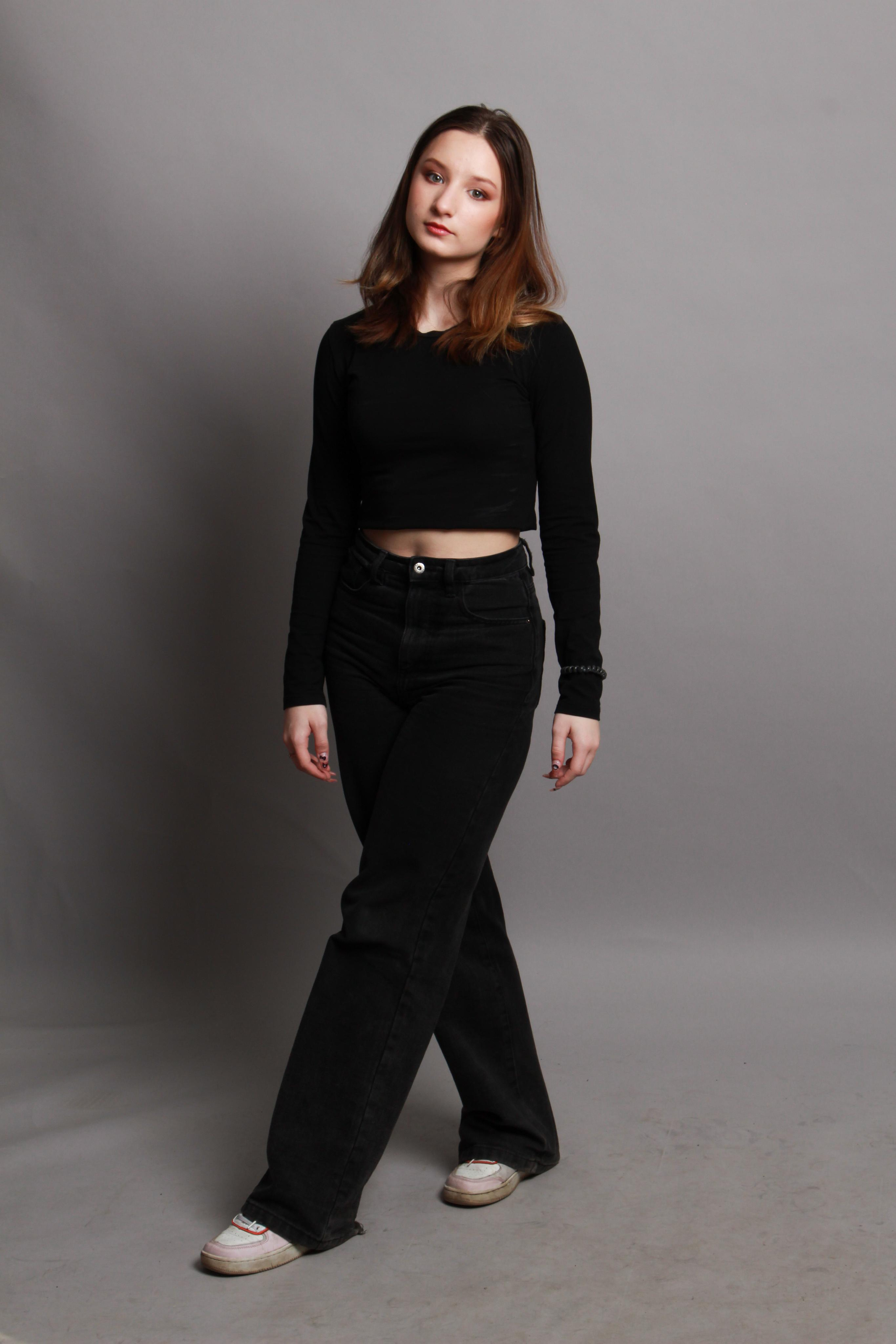 Модель для предметной съемки Арина В Новосибирск| Sale Easy