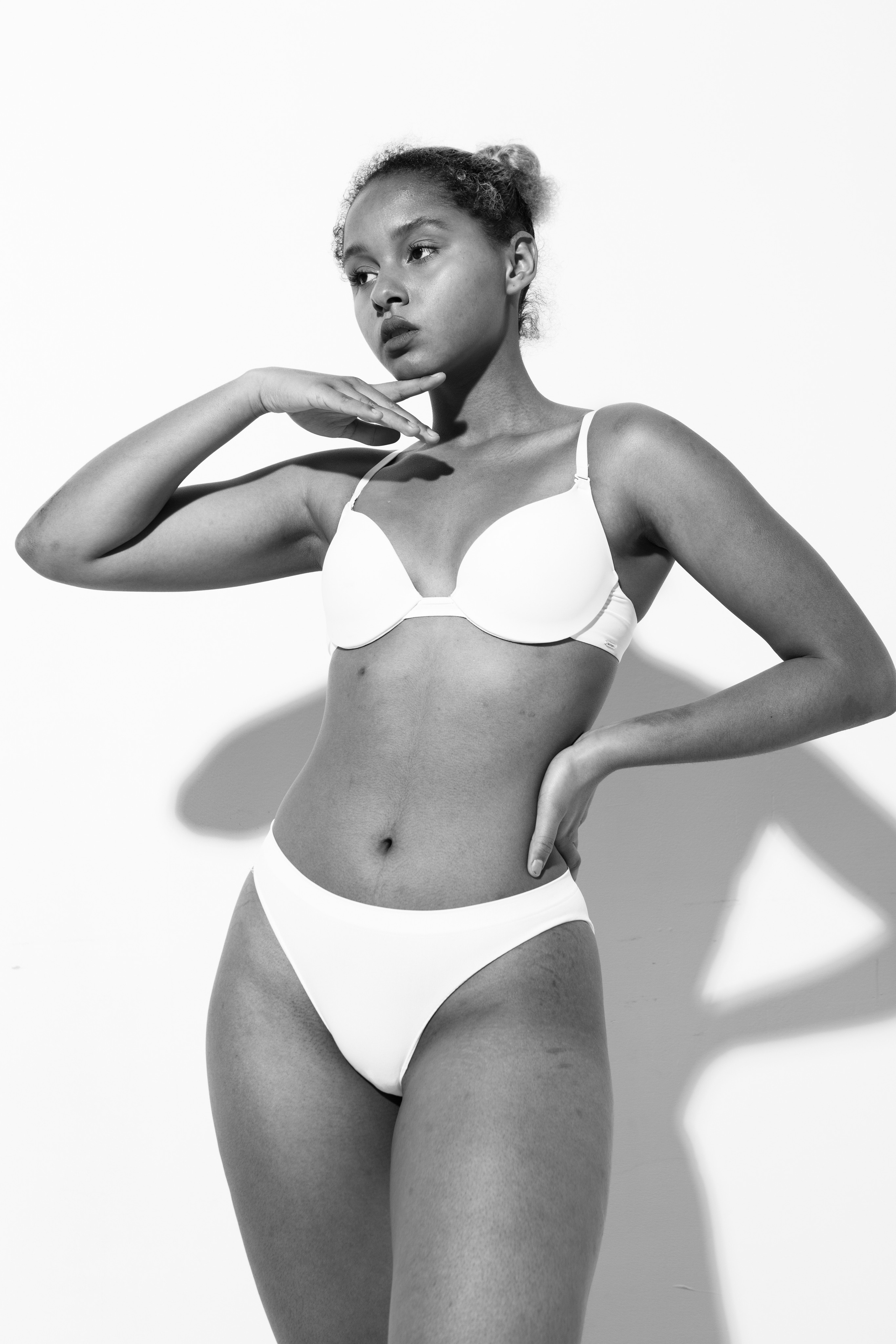 Модель для предметной съемки Нгема Элулалия Москва| Sale Easy