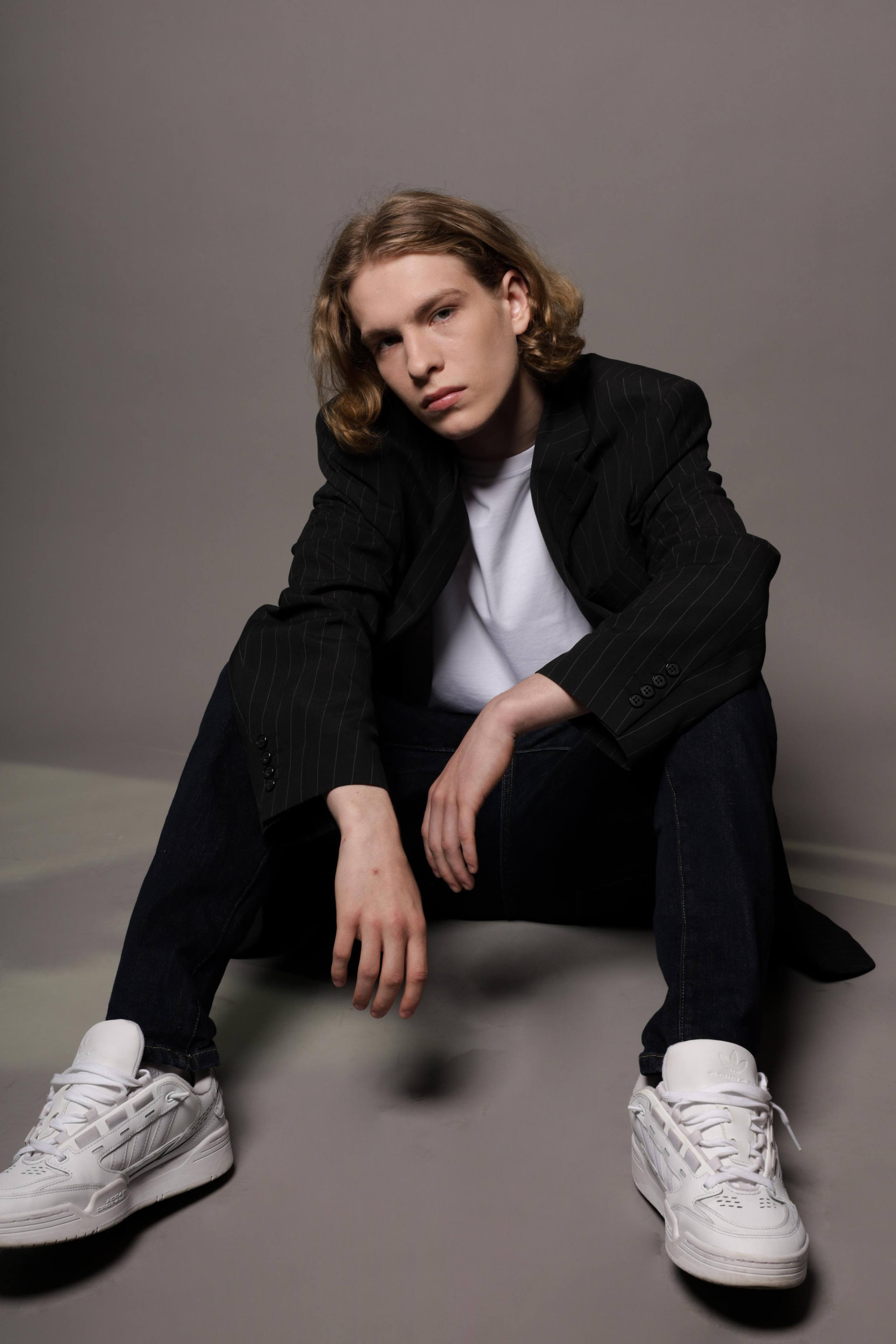 Модель для предметной съемки Александр Е С-Петербург | Sale Easy