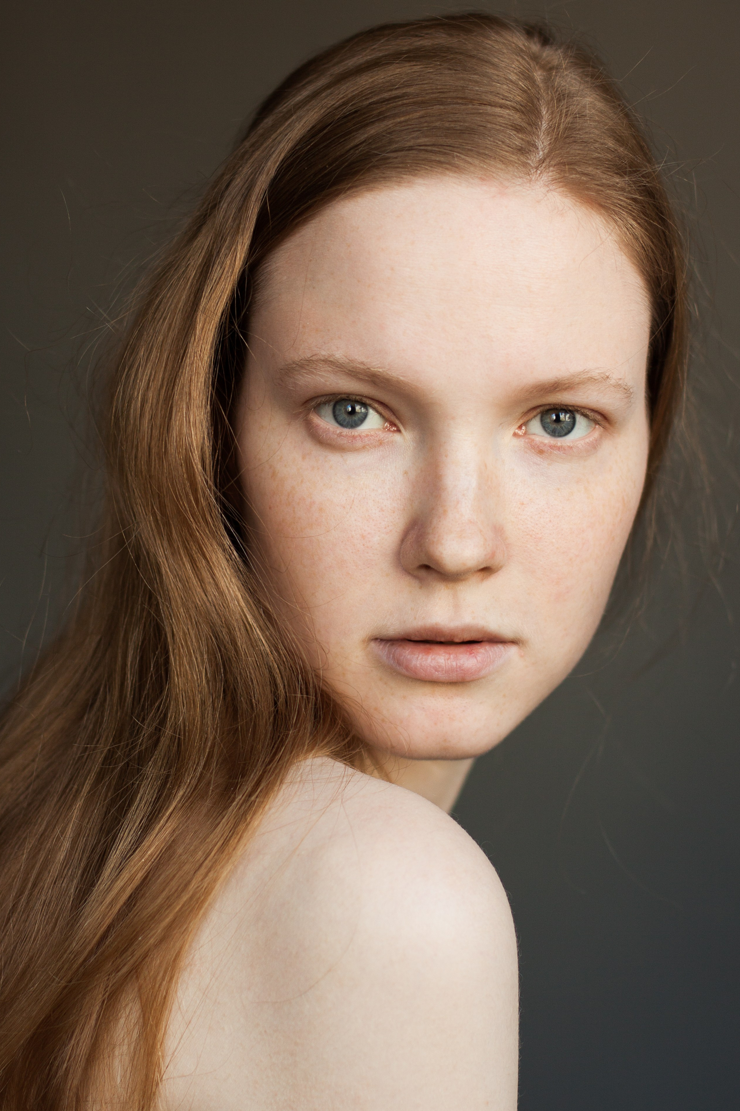 Модель для предметной съемки Владислава В. Н.Н.| Sale Easy