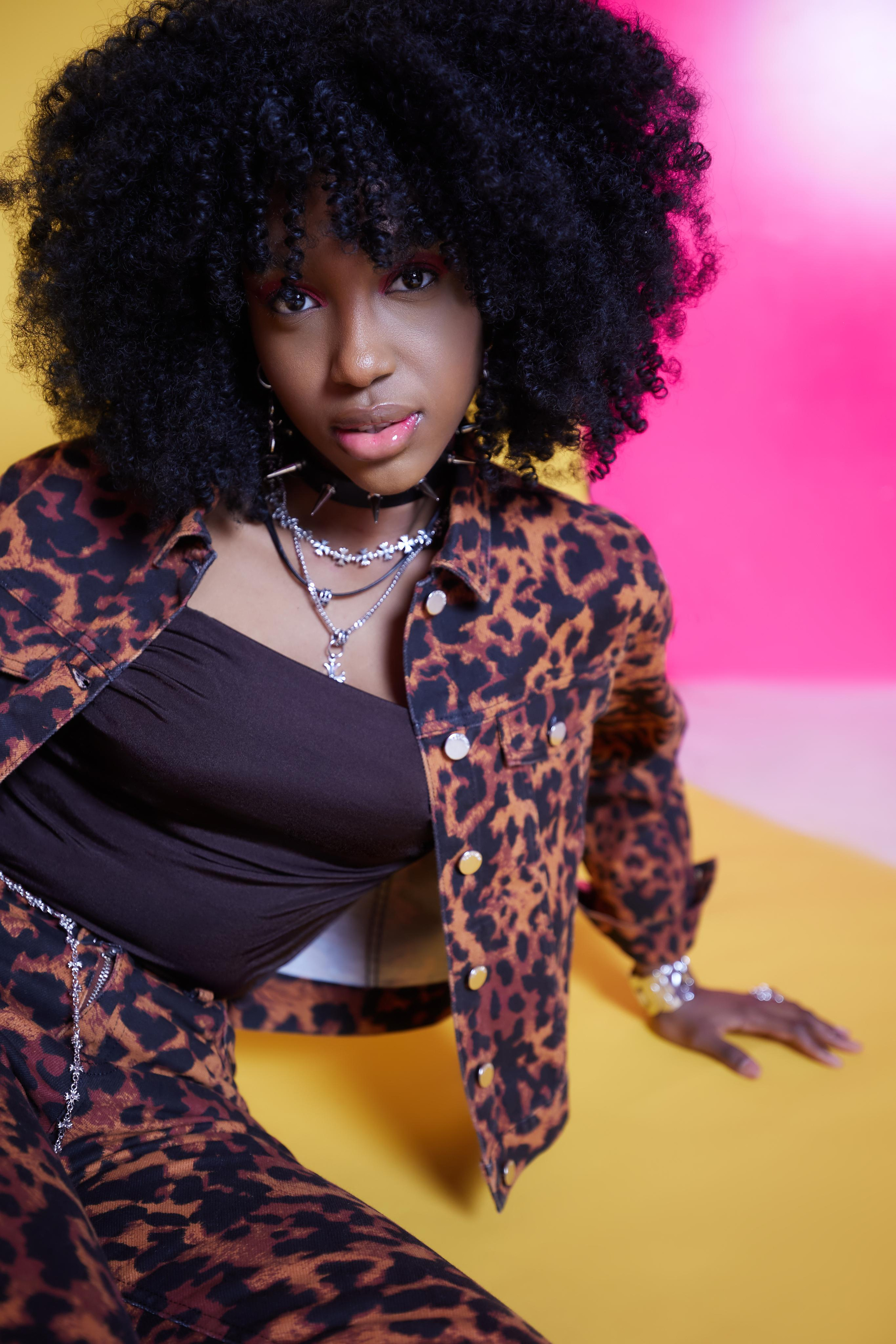 Модель для предметной съемки Дельфин Москва| Sale Easy