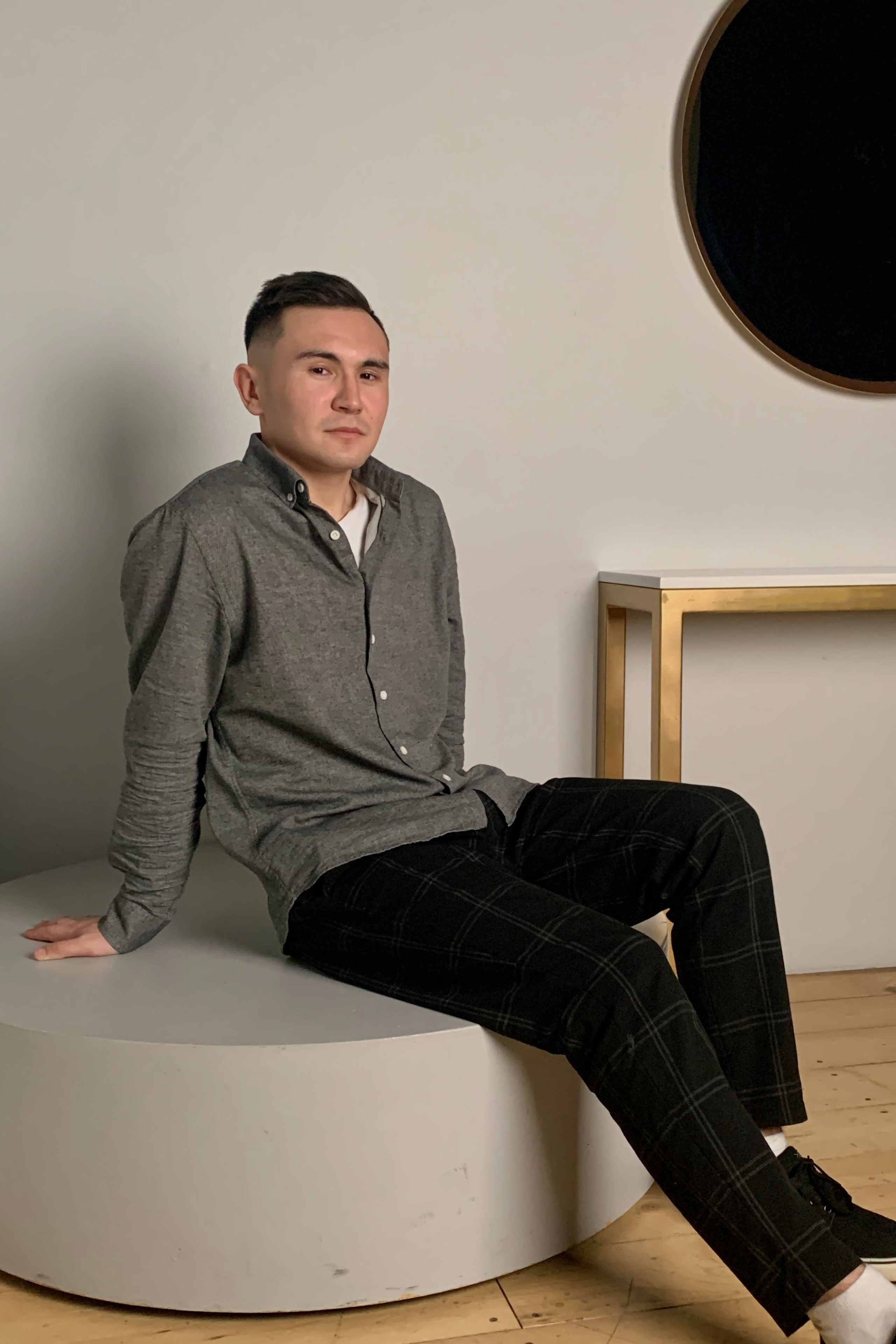 Модель для предметной съемки Айдар Новосибирск| Sale Easy