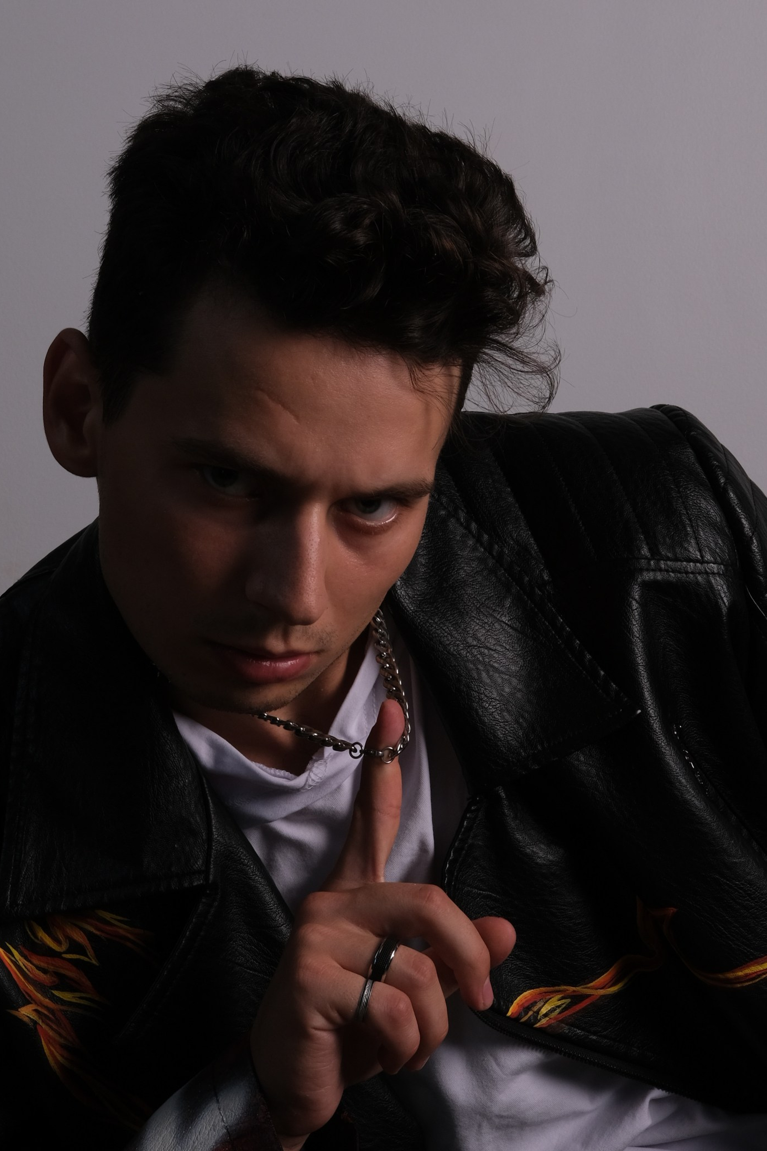 Модель для предметной съемки Александр О Казань| Sale Easy