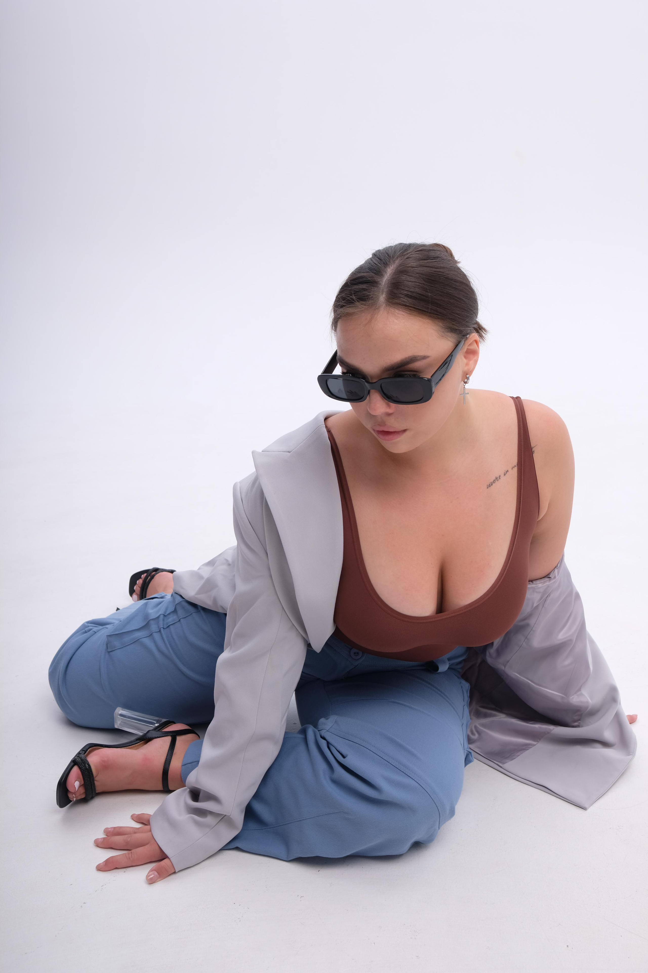 Модель plus size для предметной съемки Полина С-Петербург | Sale Easy