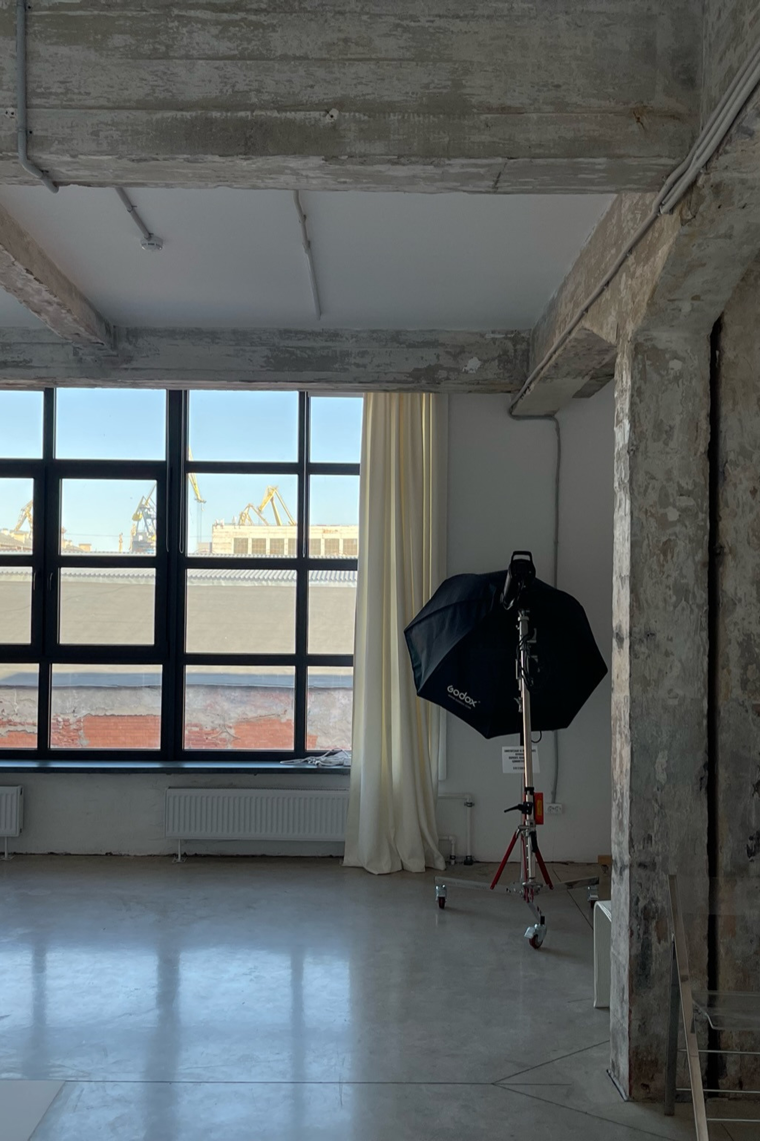 Студия UNITY STUDIO — зал Циклорама для предм. съемки С.-Пб|Sale Easy