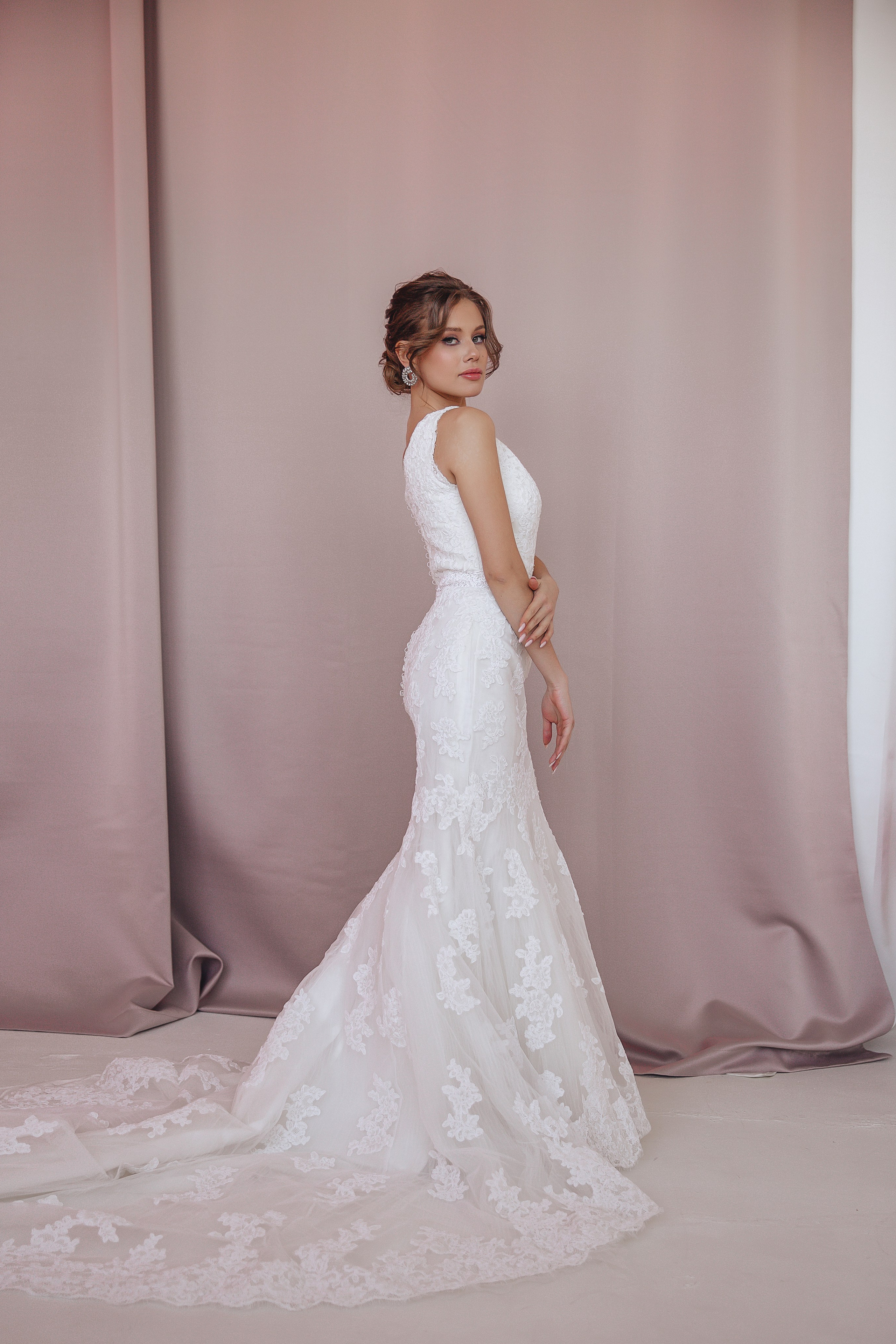 Модель для съемки фото для маркетплейса Эльмира Москва | Sale Easy