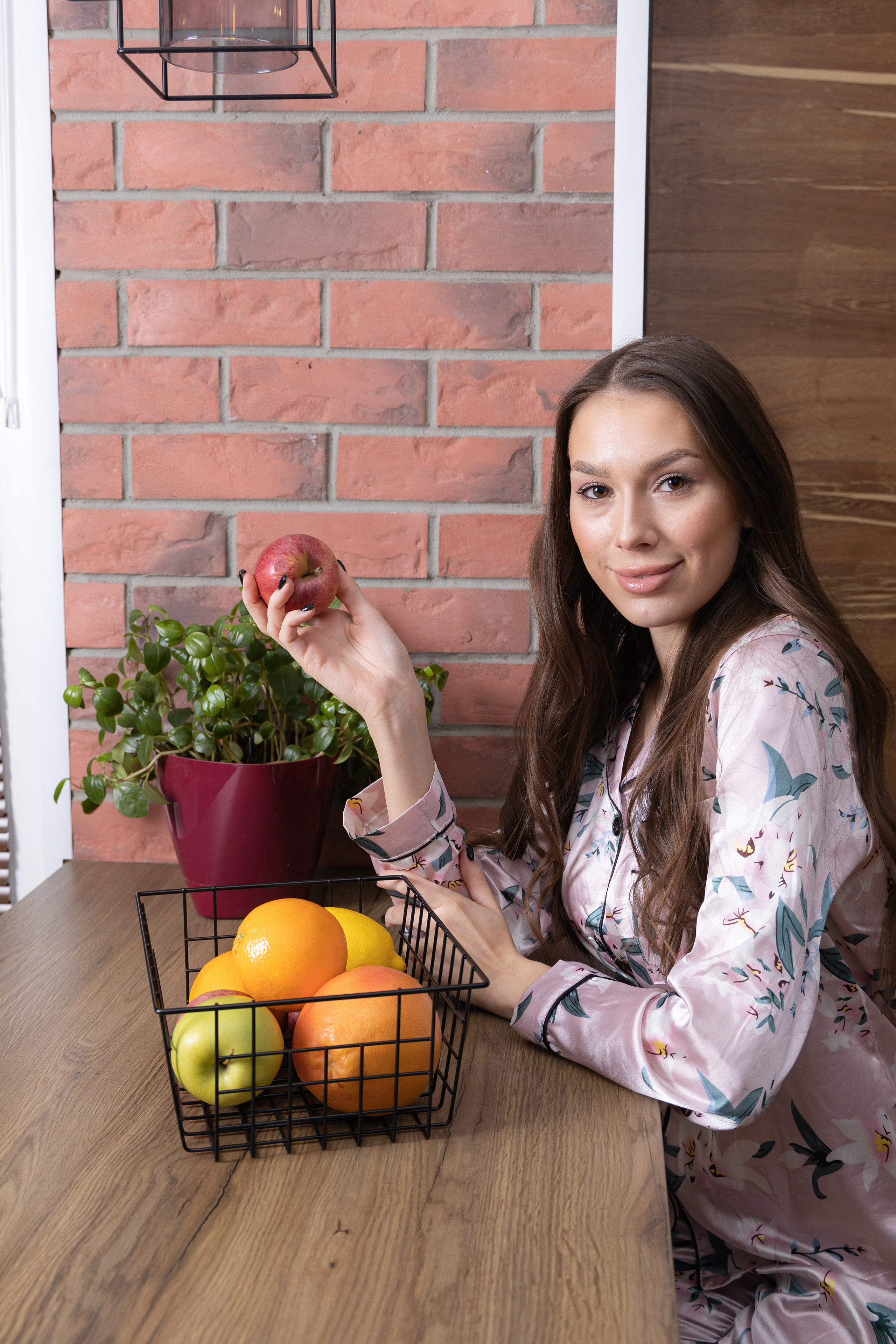 Модель для предметной съемки Олеся 1 Н.Новгород | Sale Easy