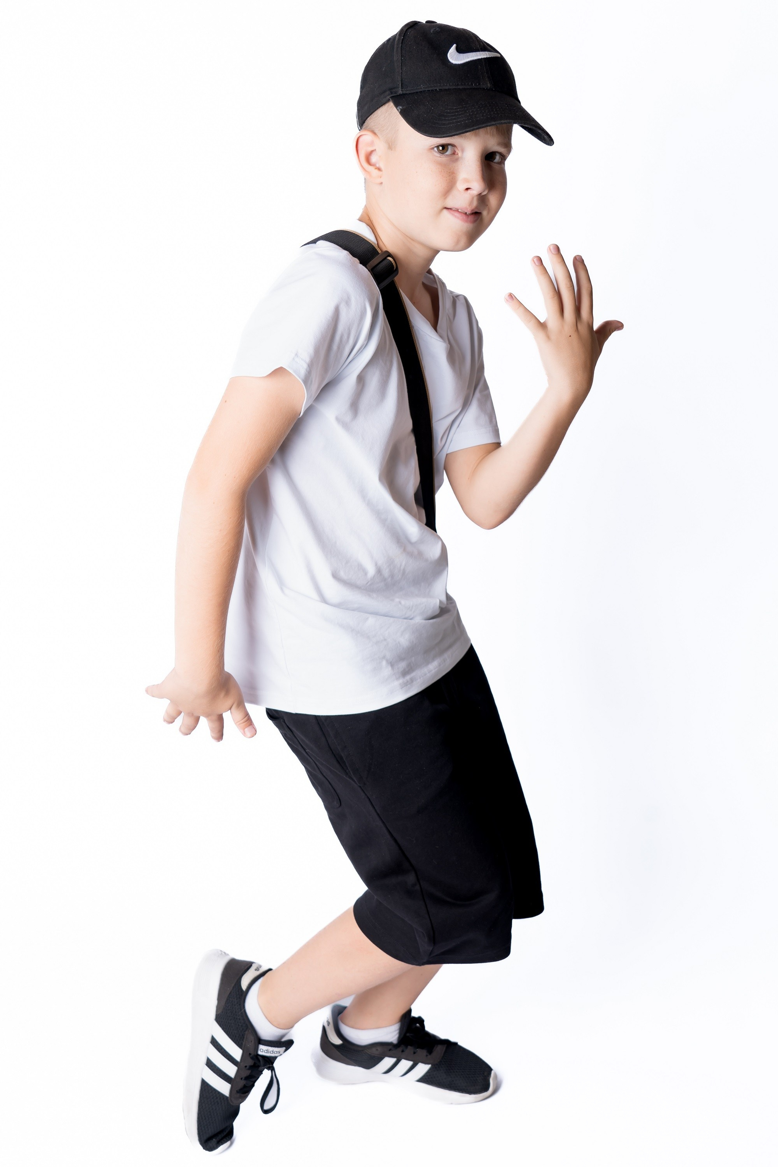 Модель Данис для предметной съемки  в Сочи| Sale Easy