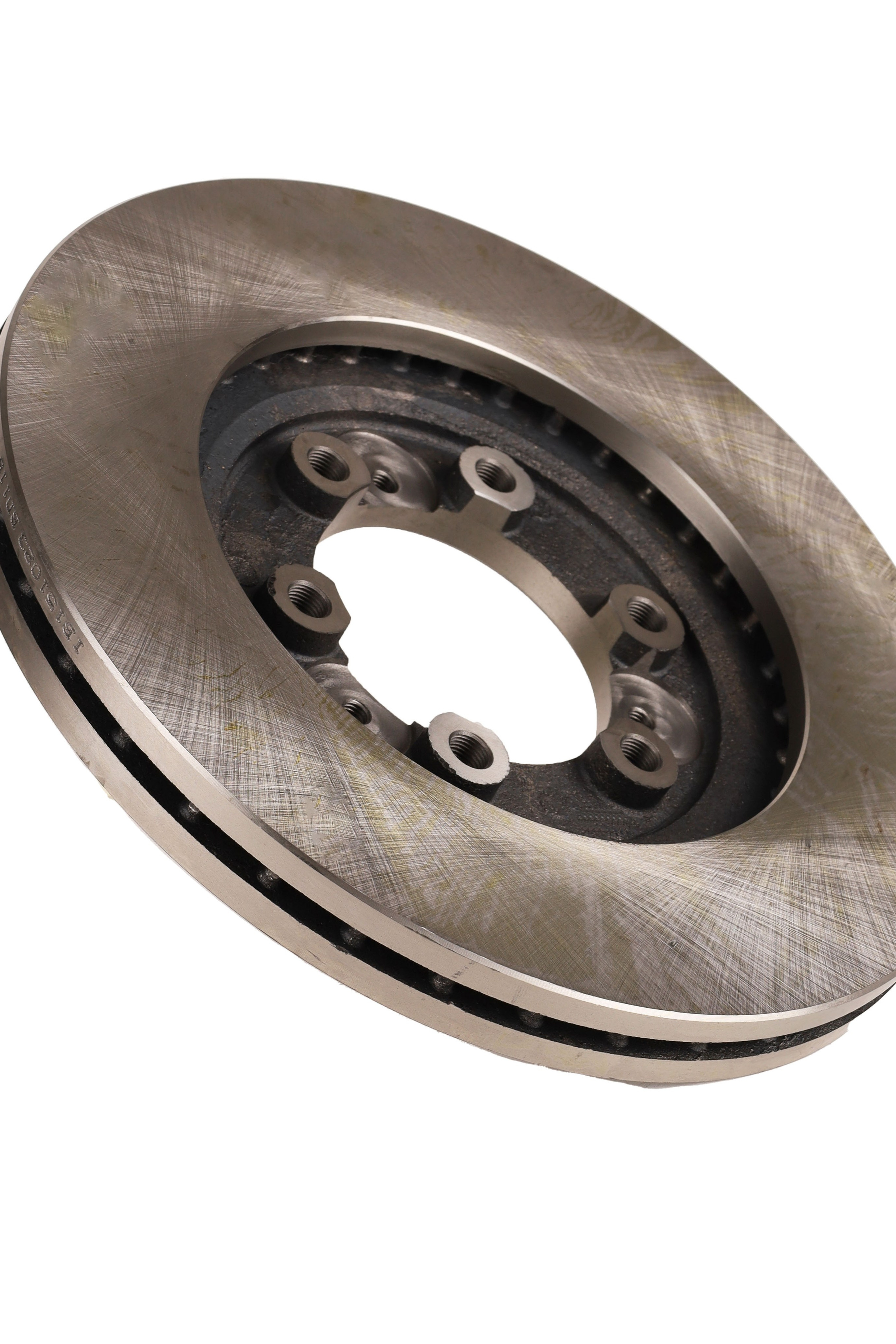 Предметная съемка автотоваров, акцентирующая на высоком качестве изготовления.