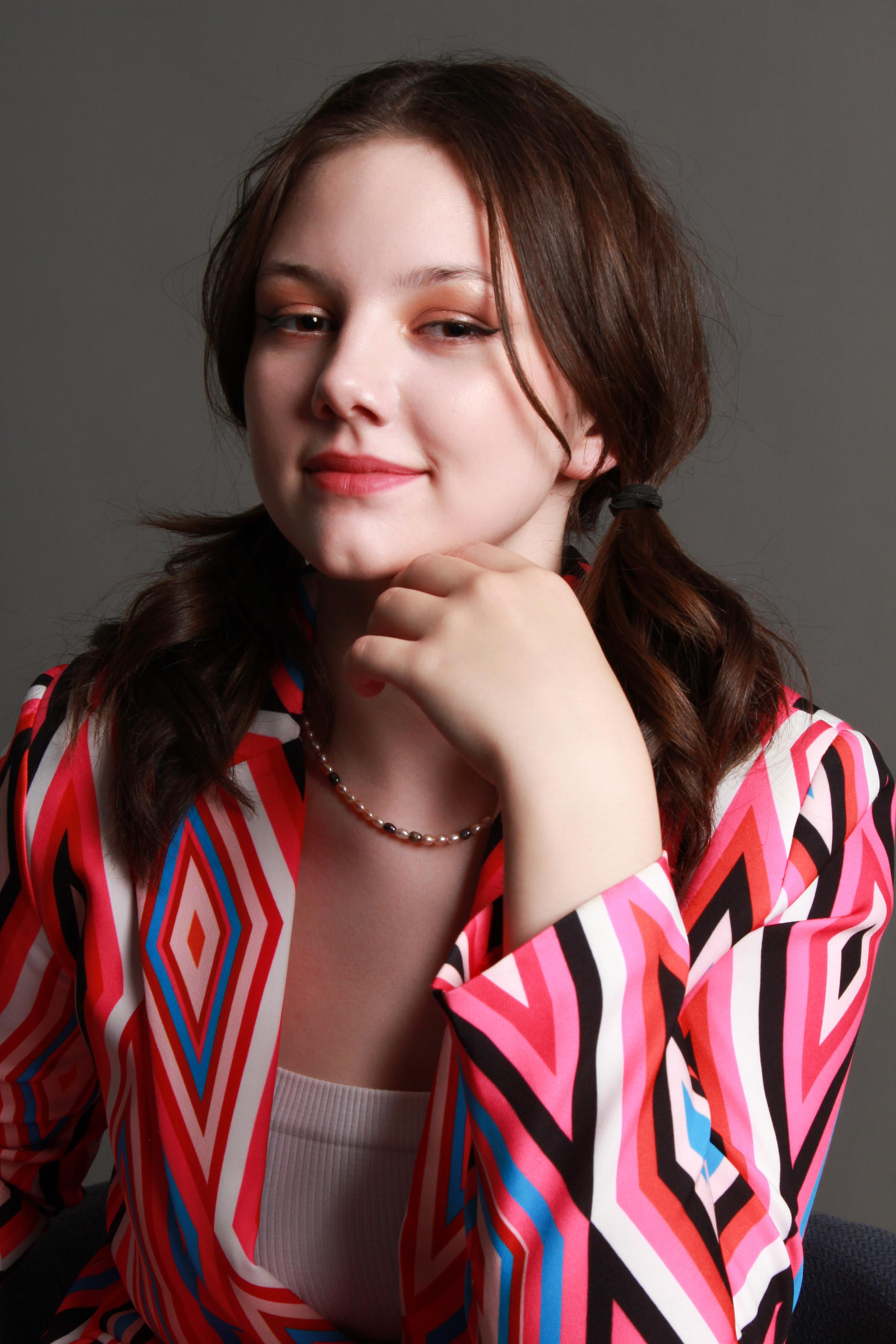 Модель для предметной съемки Виктория З Новосибирск| Sale Easy