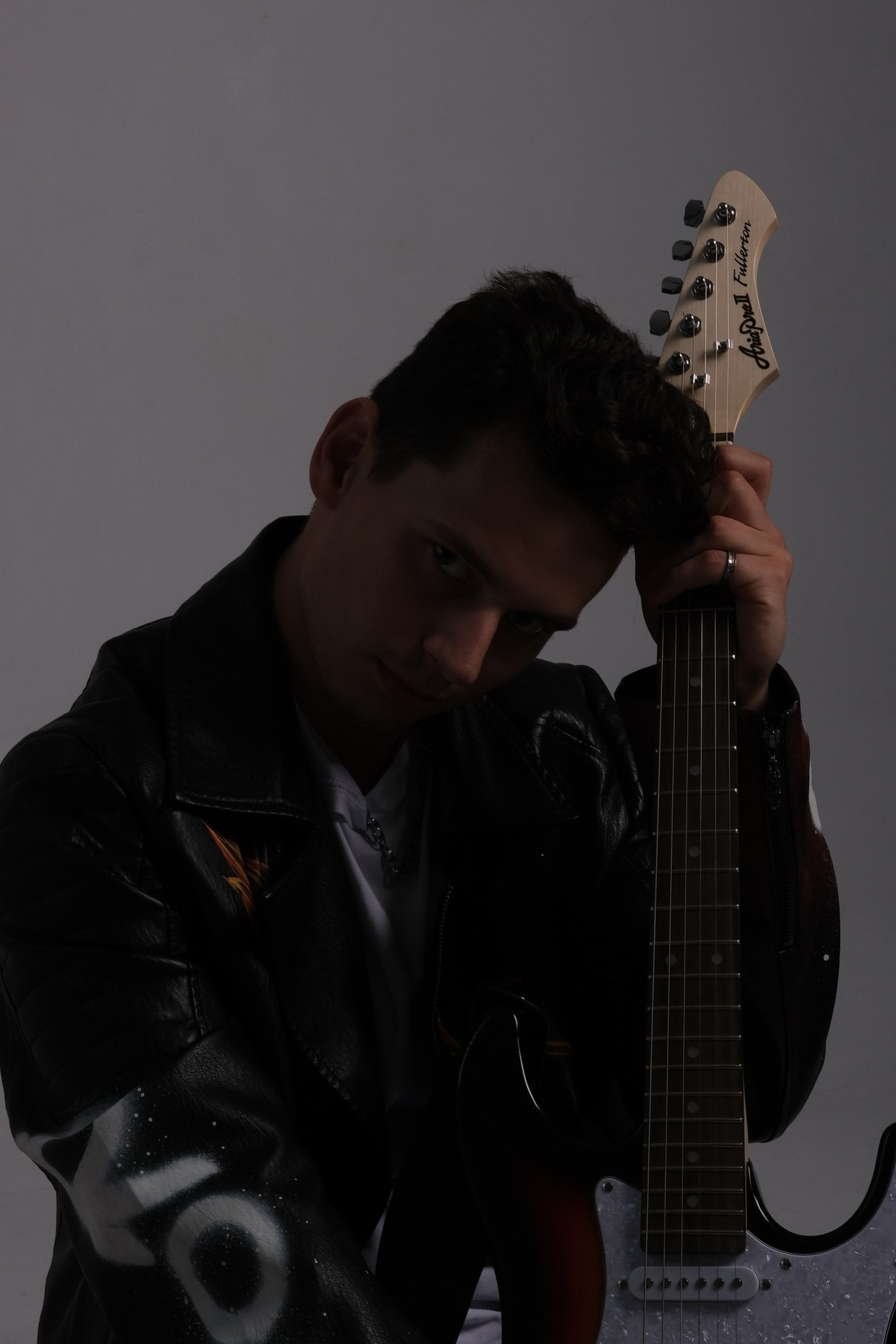 Модель для предметной съемки Александр О Казань| Sale Easy