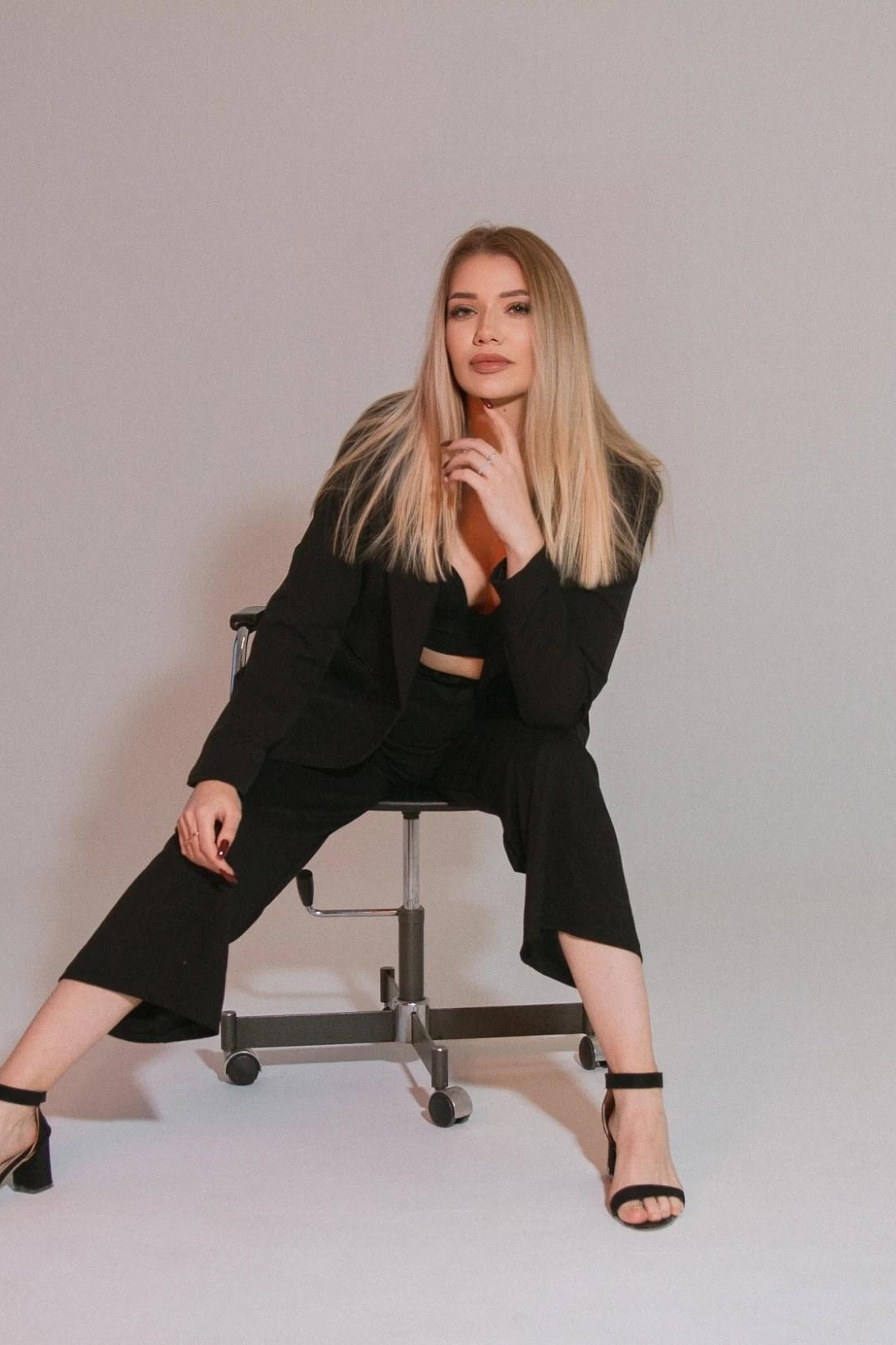 Модель для предметной съемки Анна Ц. Н.Н.| Sale Easy