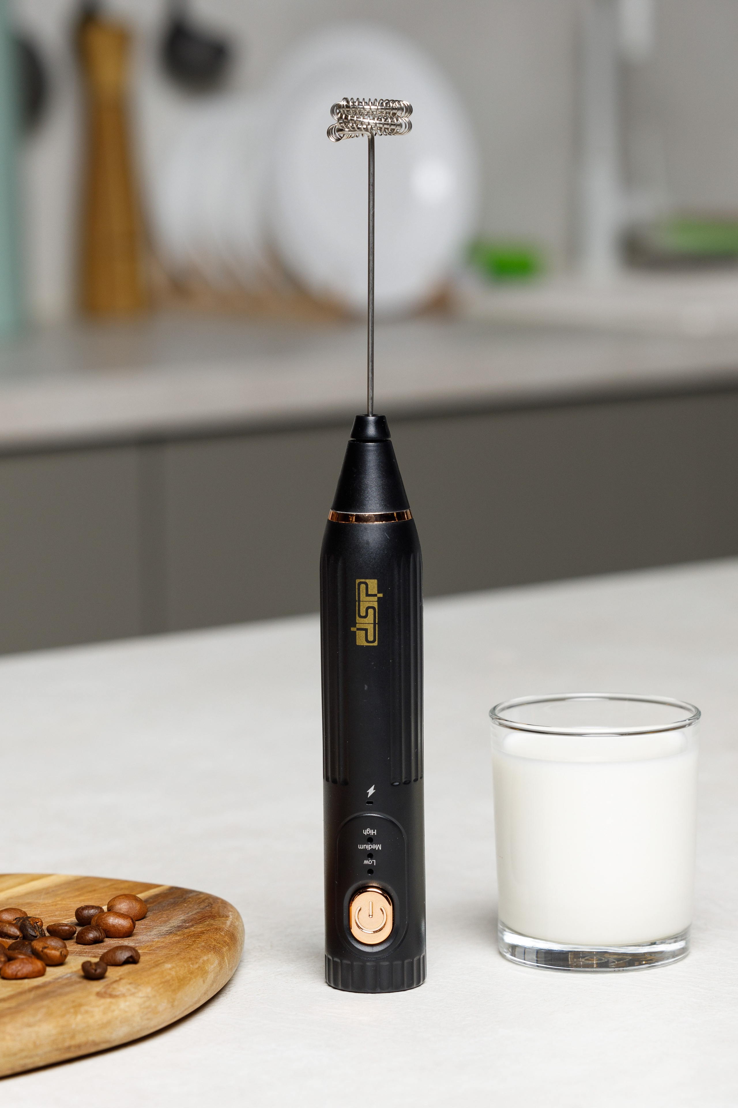 Профессиональная предметная съемка техники с акцентом на передовые технологии.