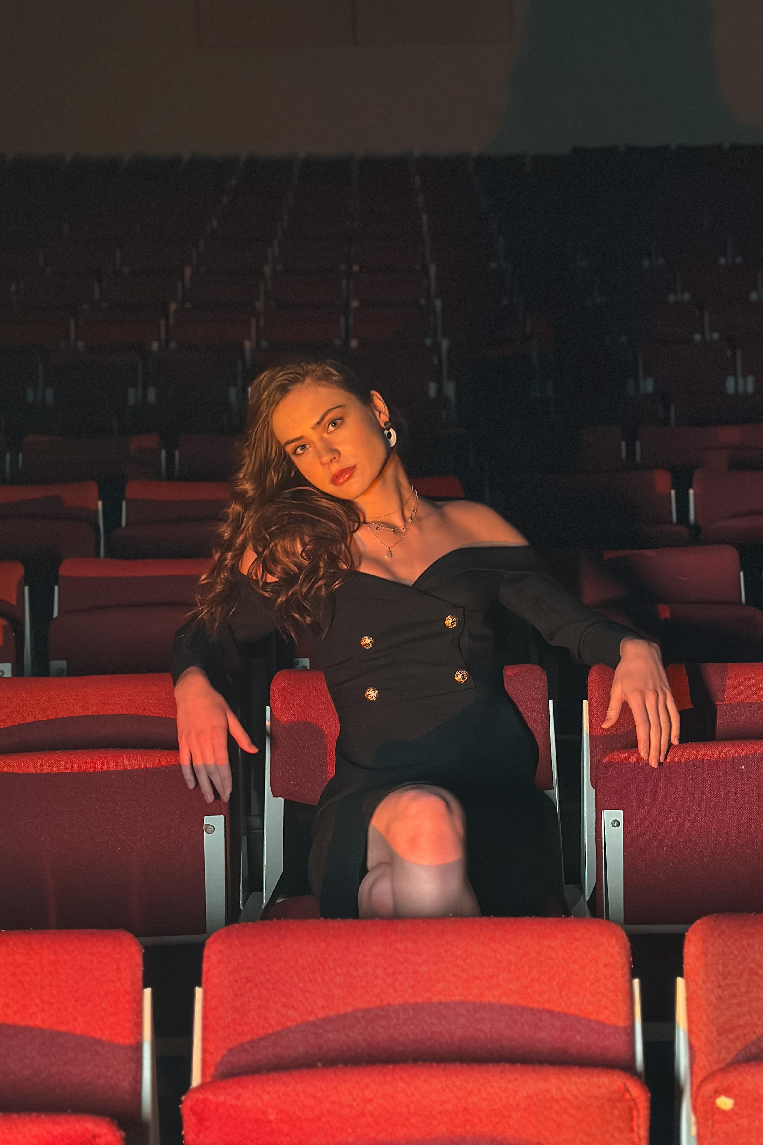 Модель для предметной съемки Рада Н.Новгород | Sale Easy