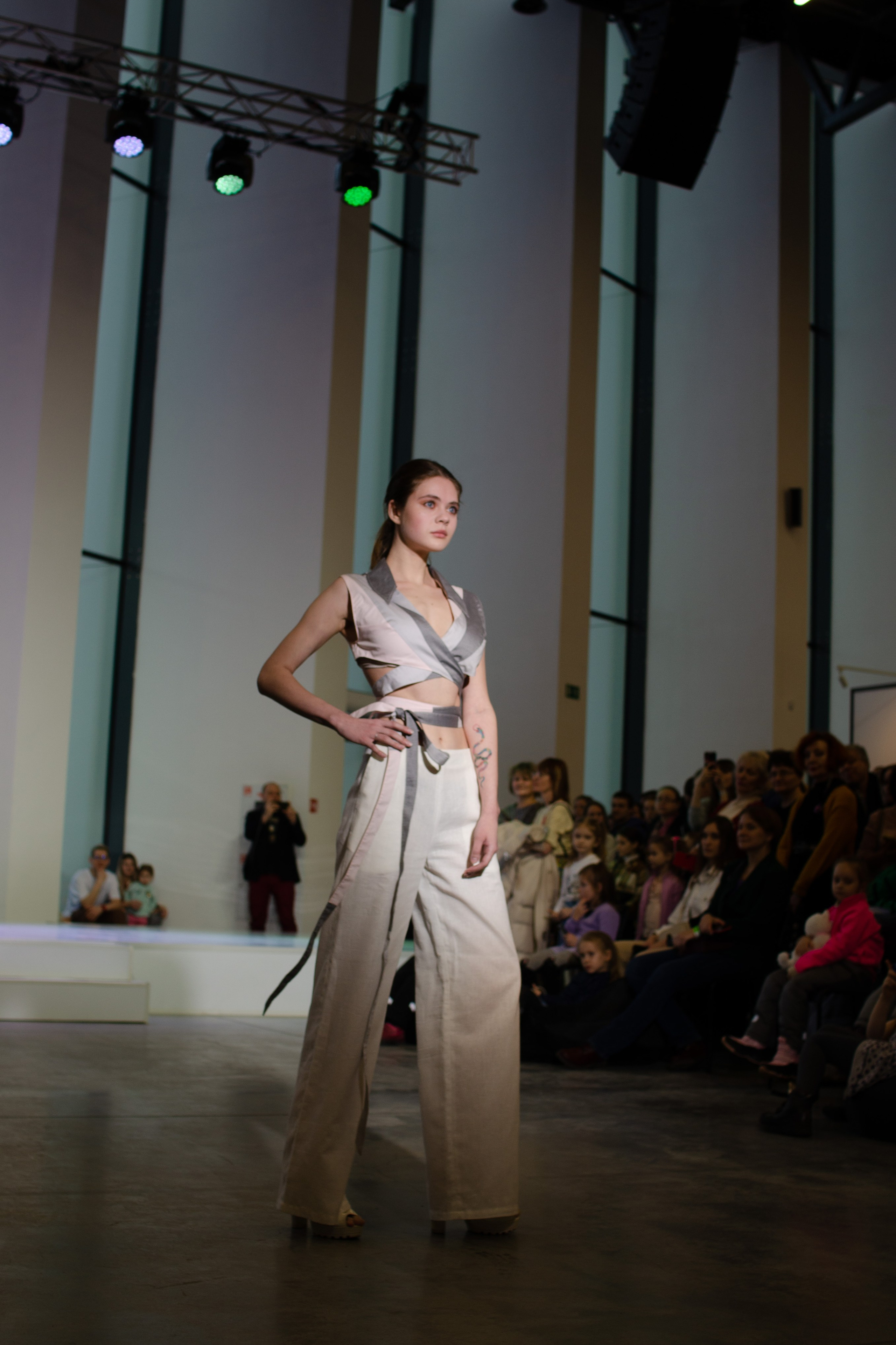 Модель для предметной съемки Владислава Н.Н.| Sale Easy