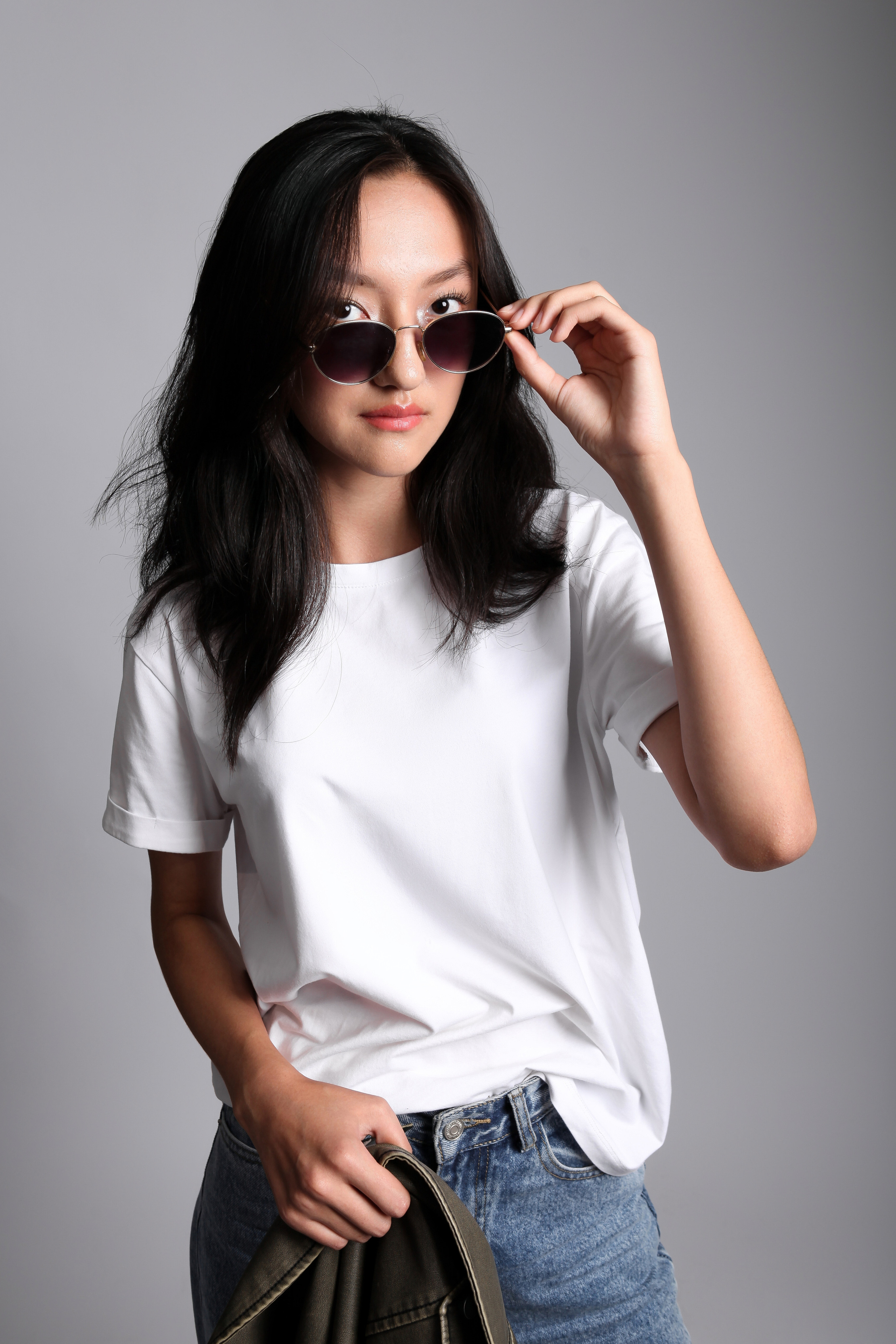 Модель для предметной съемки Камила Новосибирск| Sale Easy