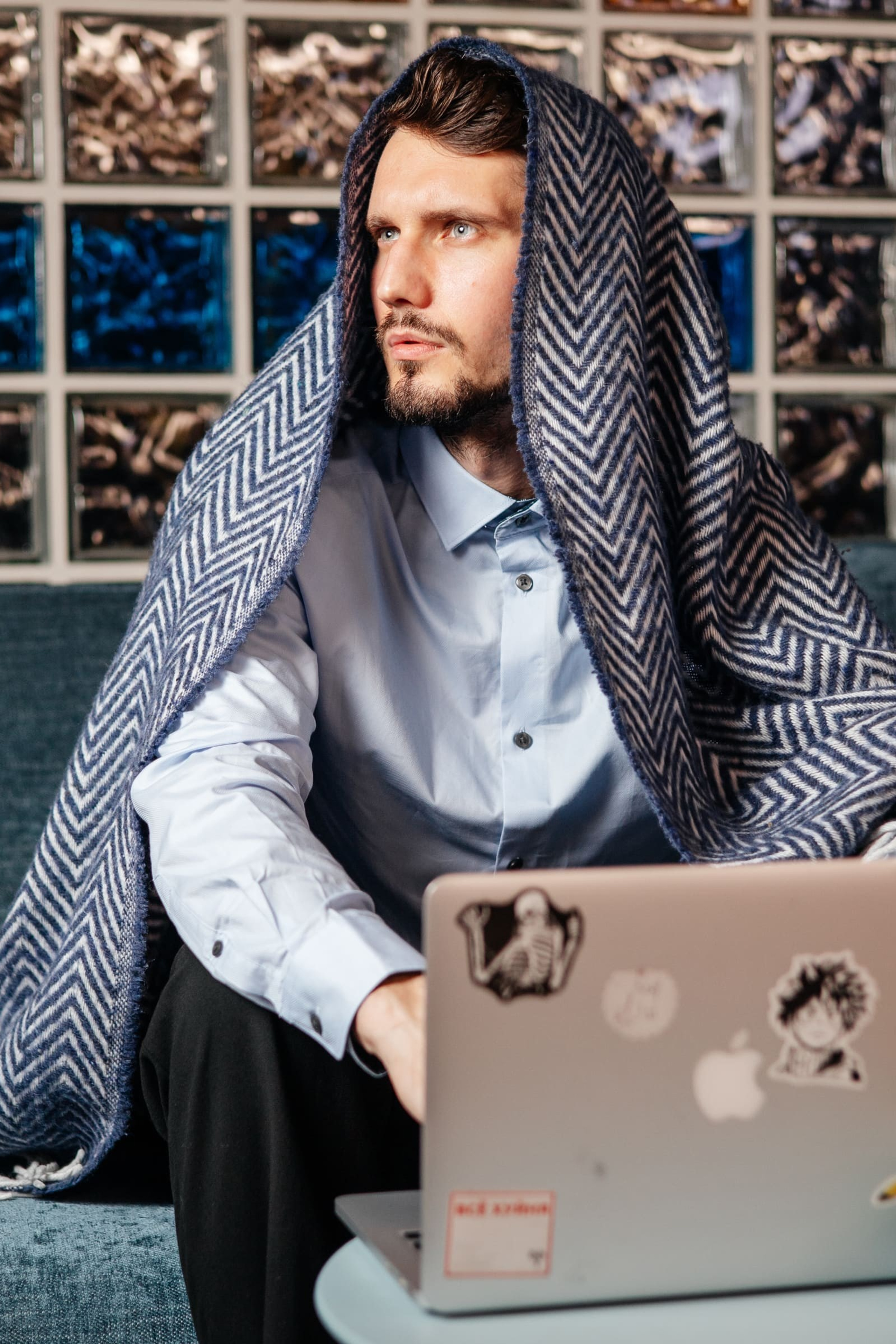 Модель для предметной съемки Евгений id 29 027 С.-Пб| Sale Easy