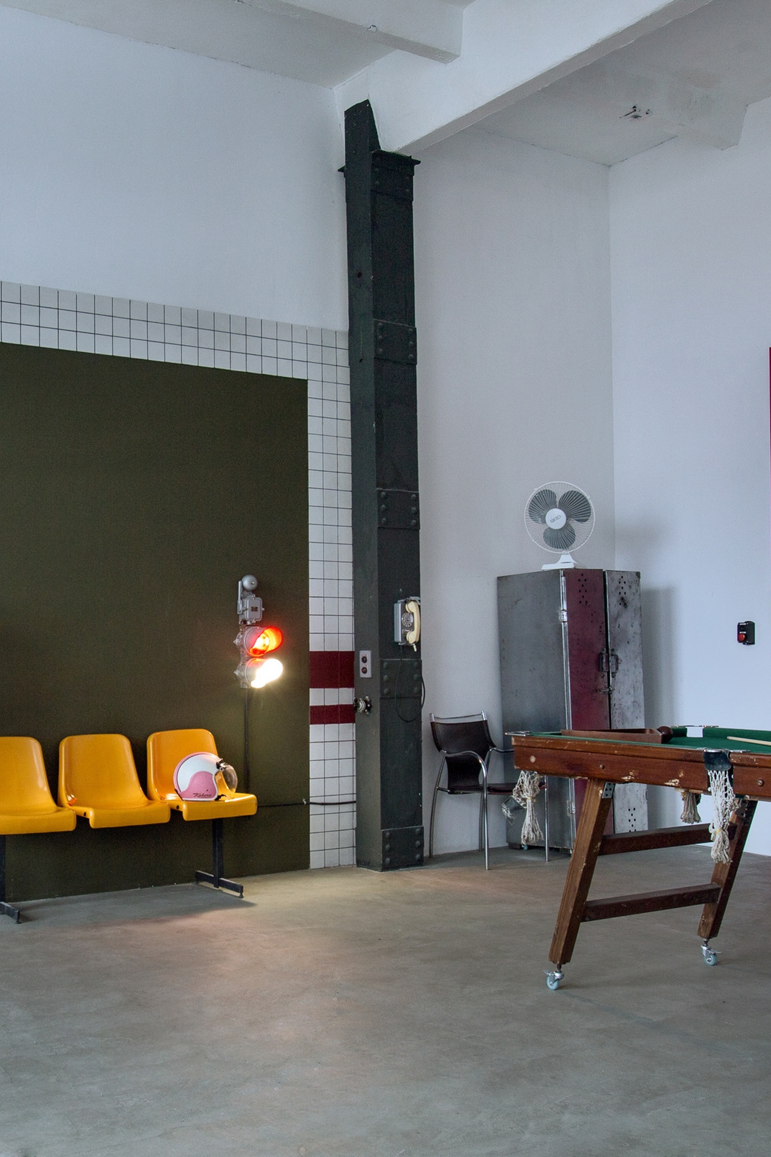 Студия ЛОКАЦИЯ 223 — зал Винтаж для предм. съемки С.-Пб|Sale Easy