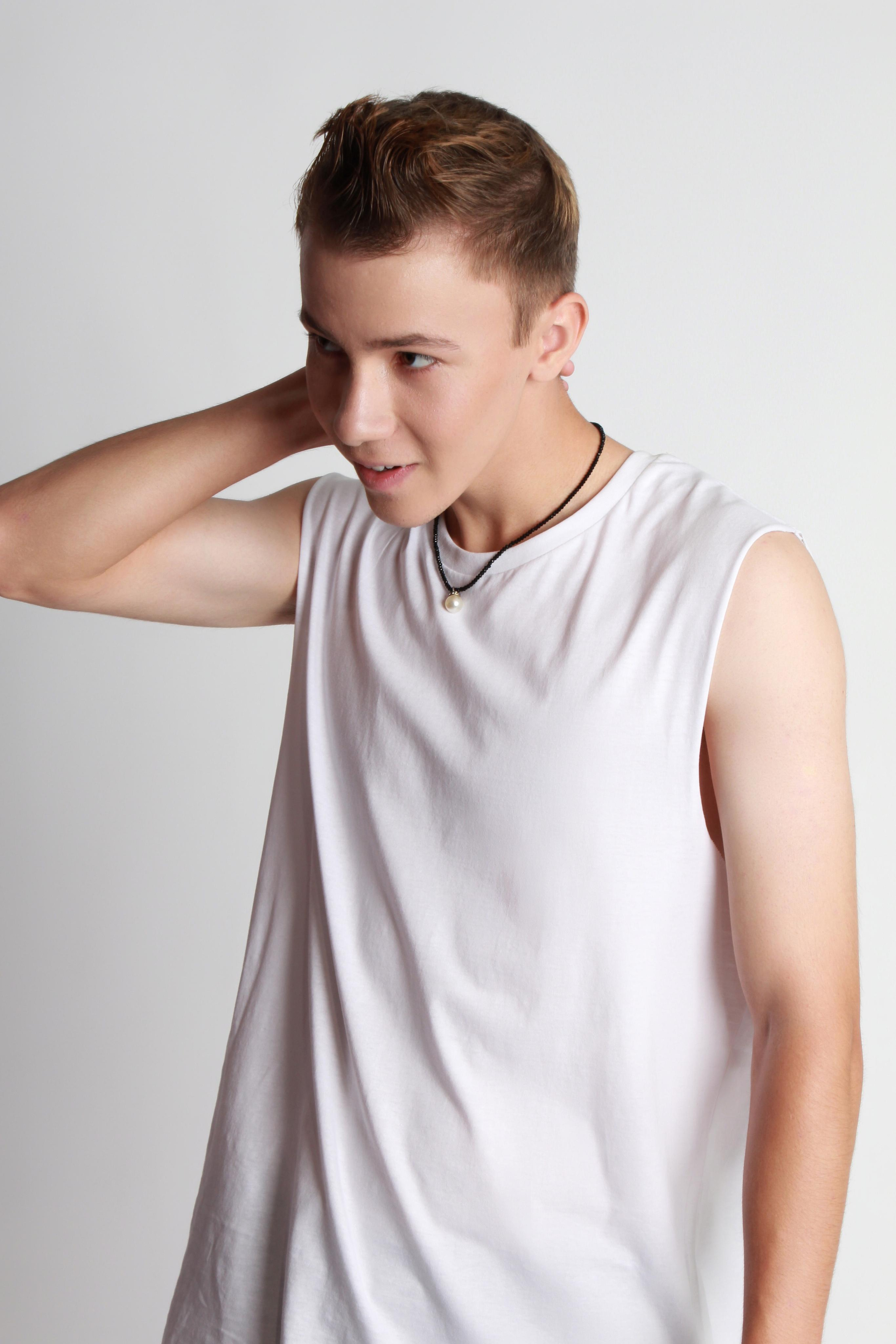 Модель для предметной съемки Руслан Б Новосибирск| Sale Easy