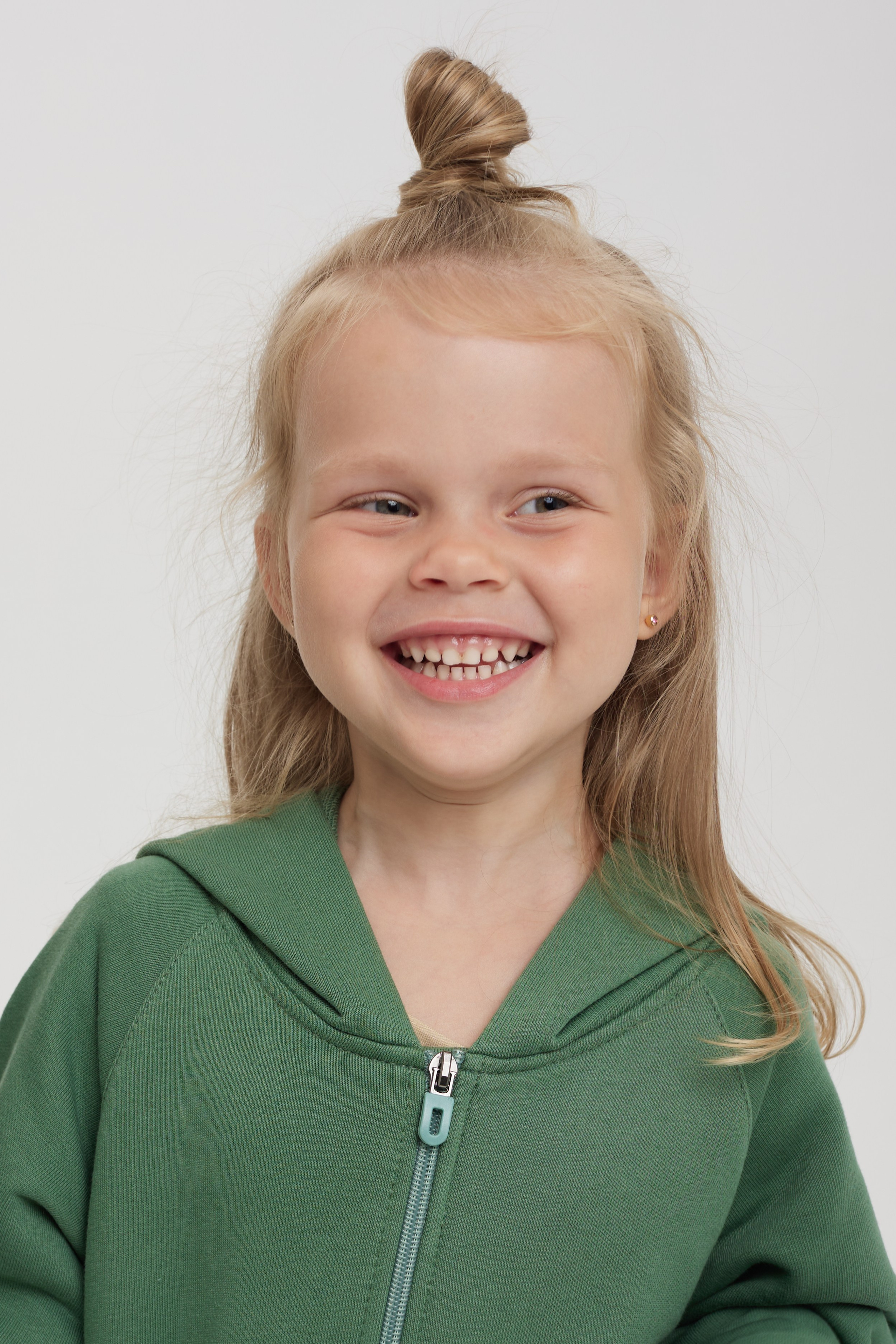 Модель девочка для предметной съемки Мия Б. Н.Новгород | Sale Easy