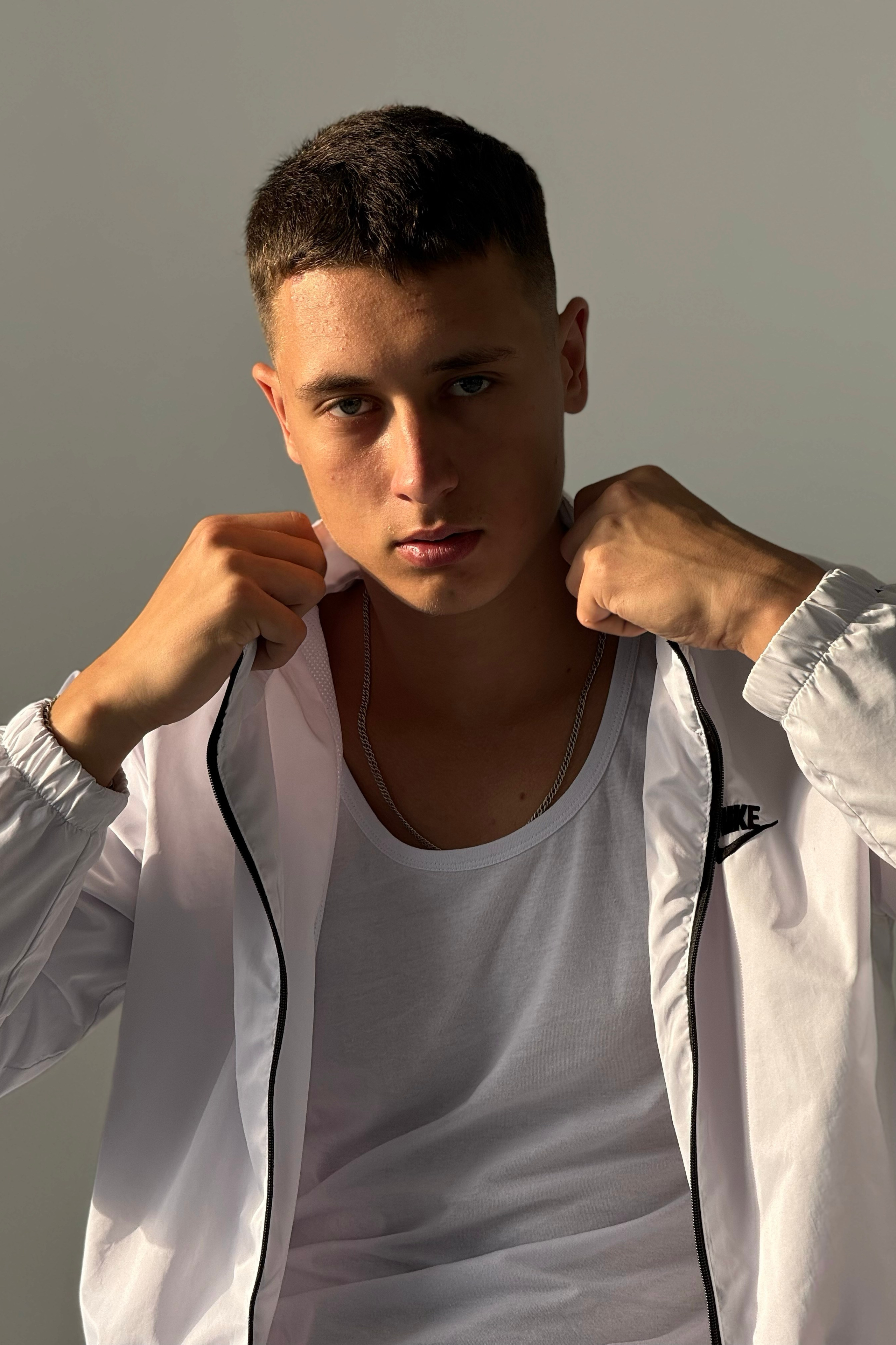 Модель для предметной съемки Эмиль А Казань| Sale Easy