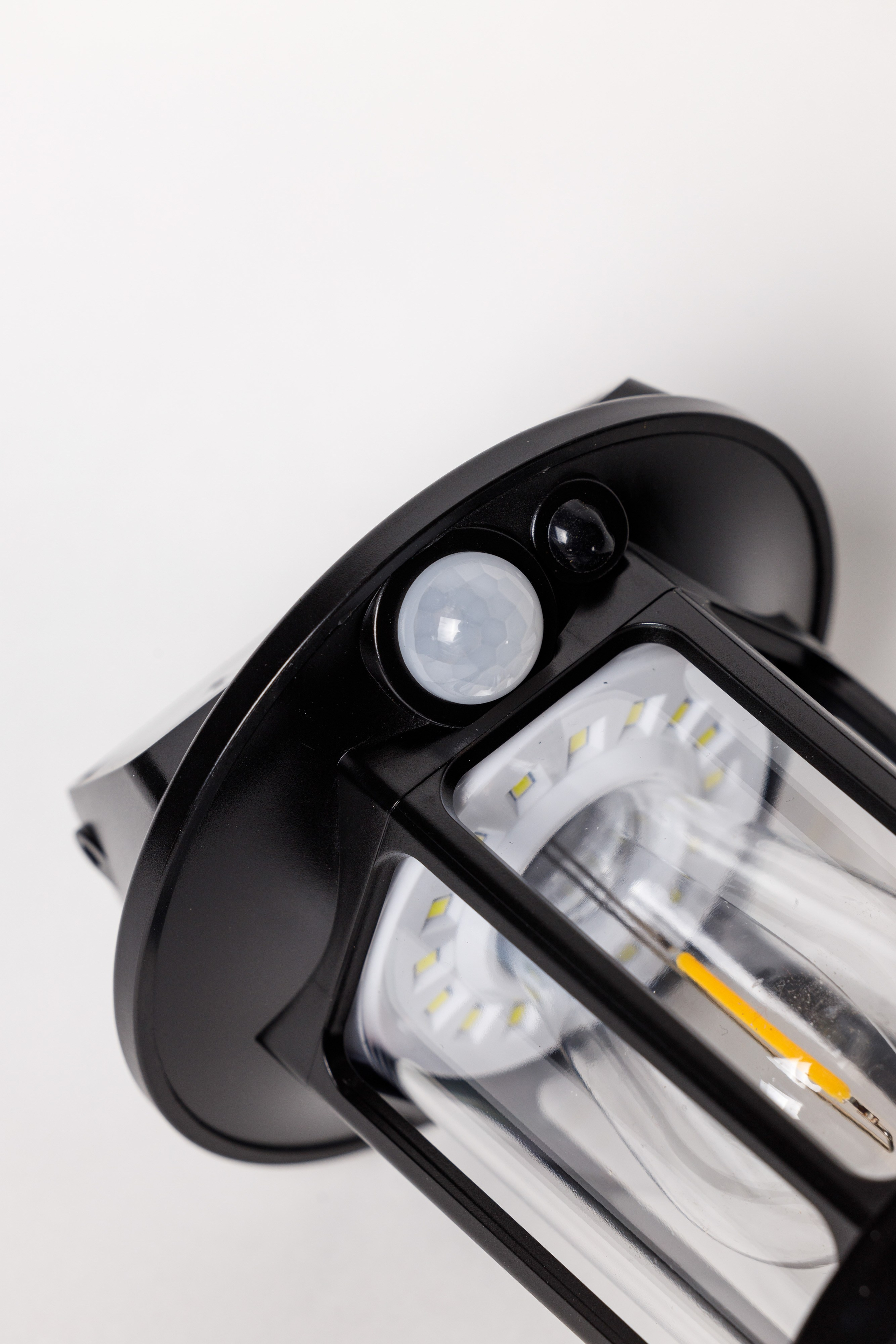 Предметная съемка техники, демонстрирующая ее долговечность и качество.