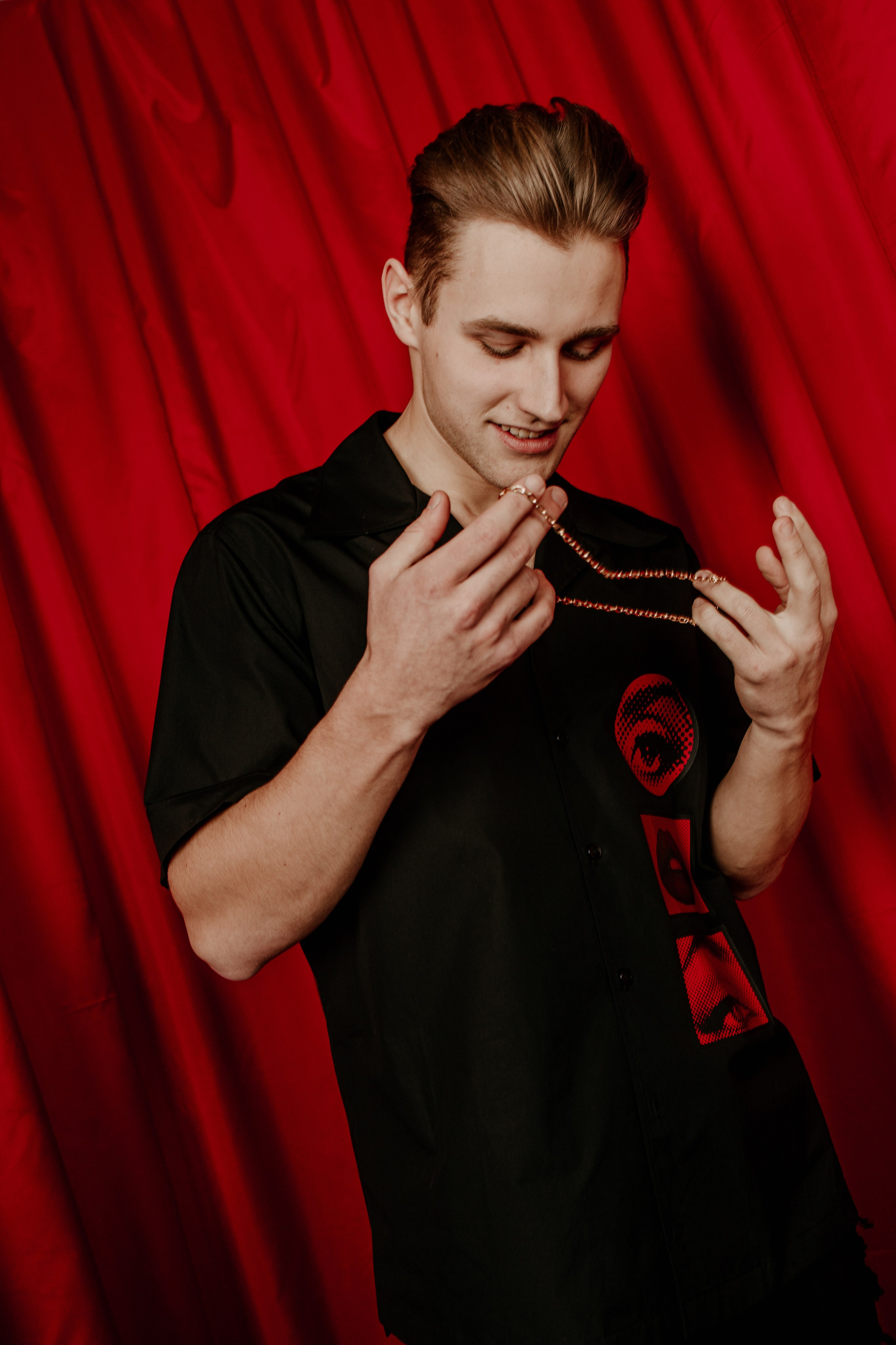 Модель для предметной съемки Игорь А Н.Новгород | Sale Easy