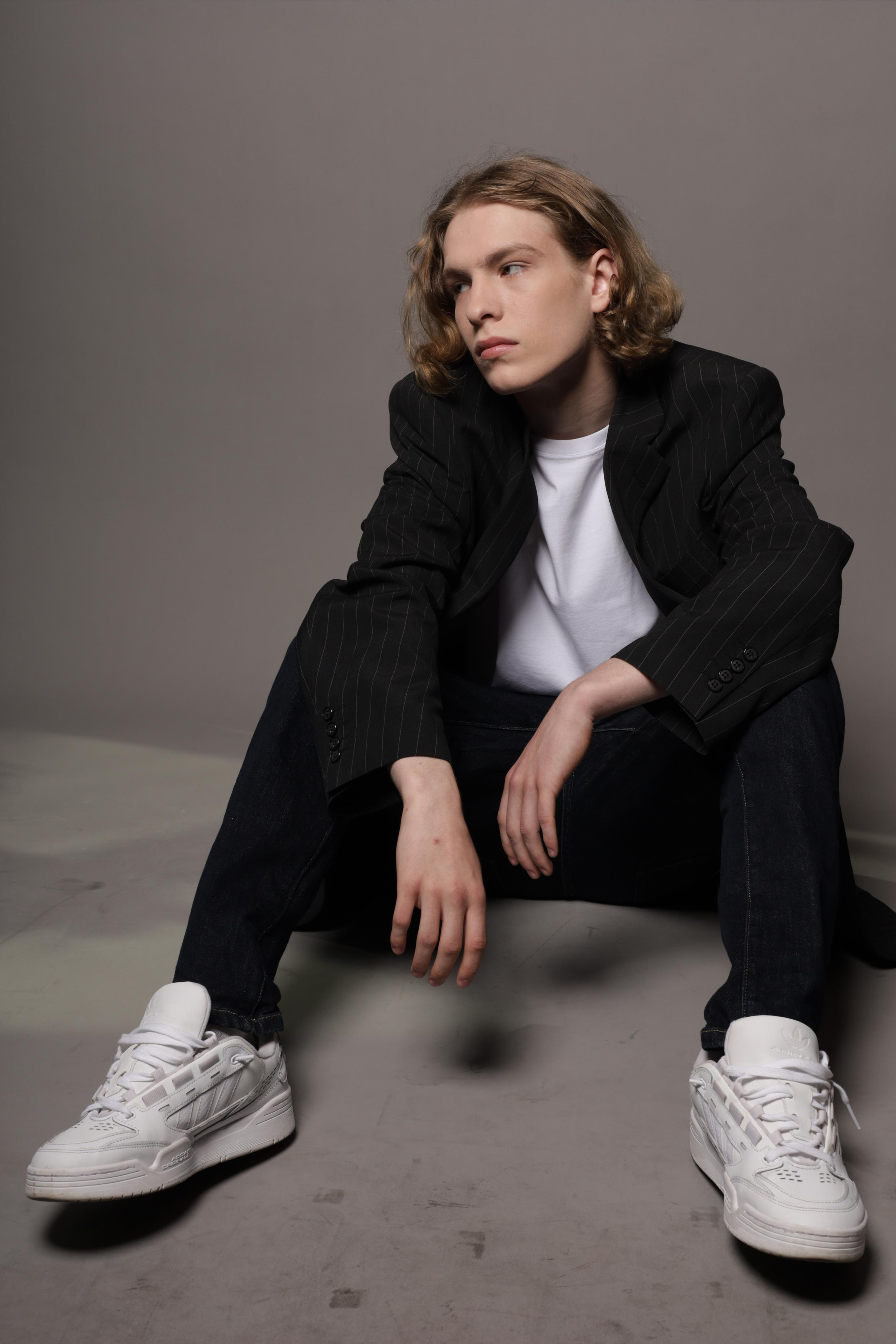 Модель для предметной съемки Александр Е С-Петербург | Sale Easy