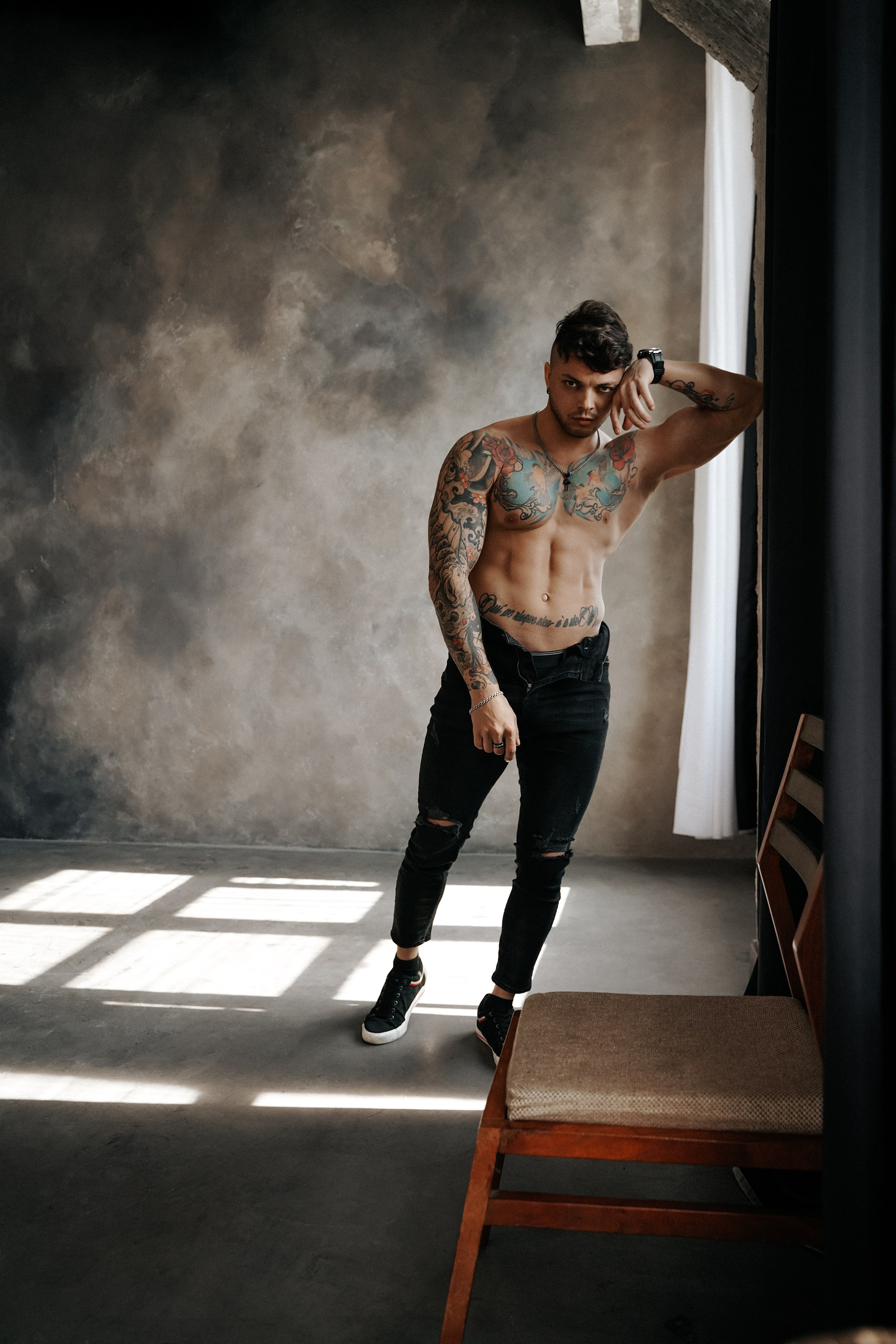 Модель для предметной съемки Руслан Г. Красноярск| Sale Easy