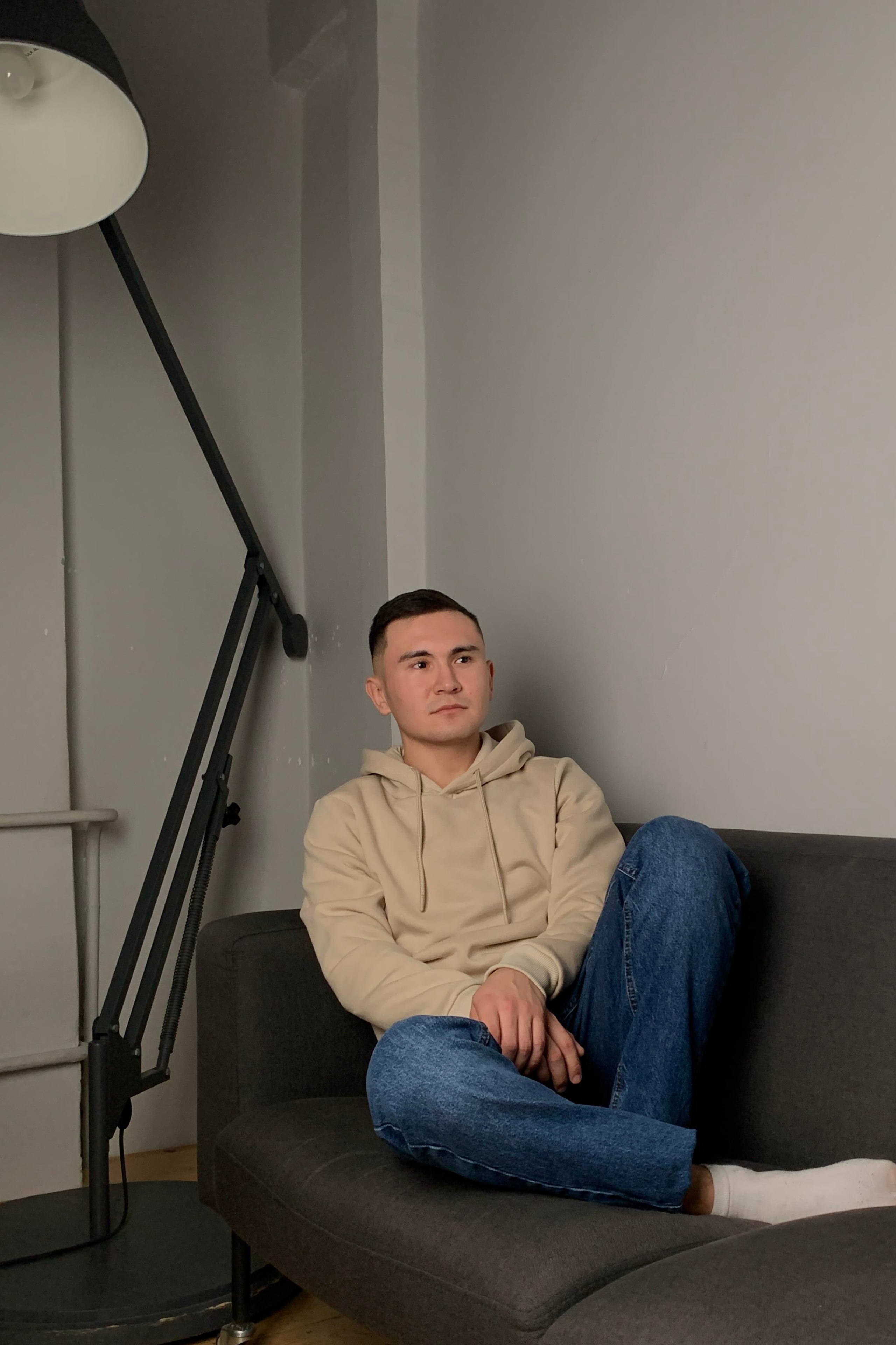 Модель для предметной съемки Айдар Новосибирск| Sale Easy