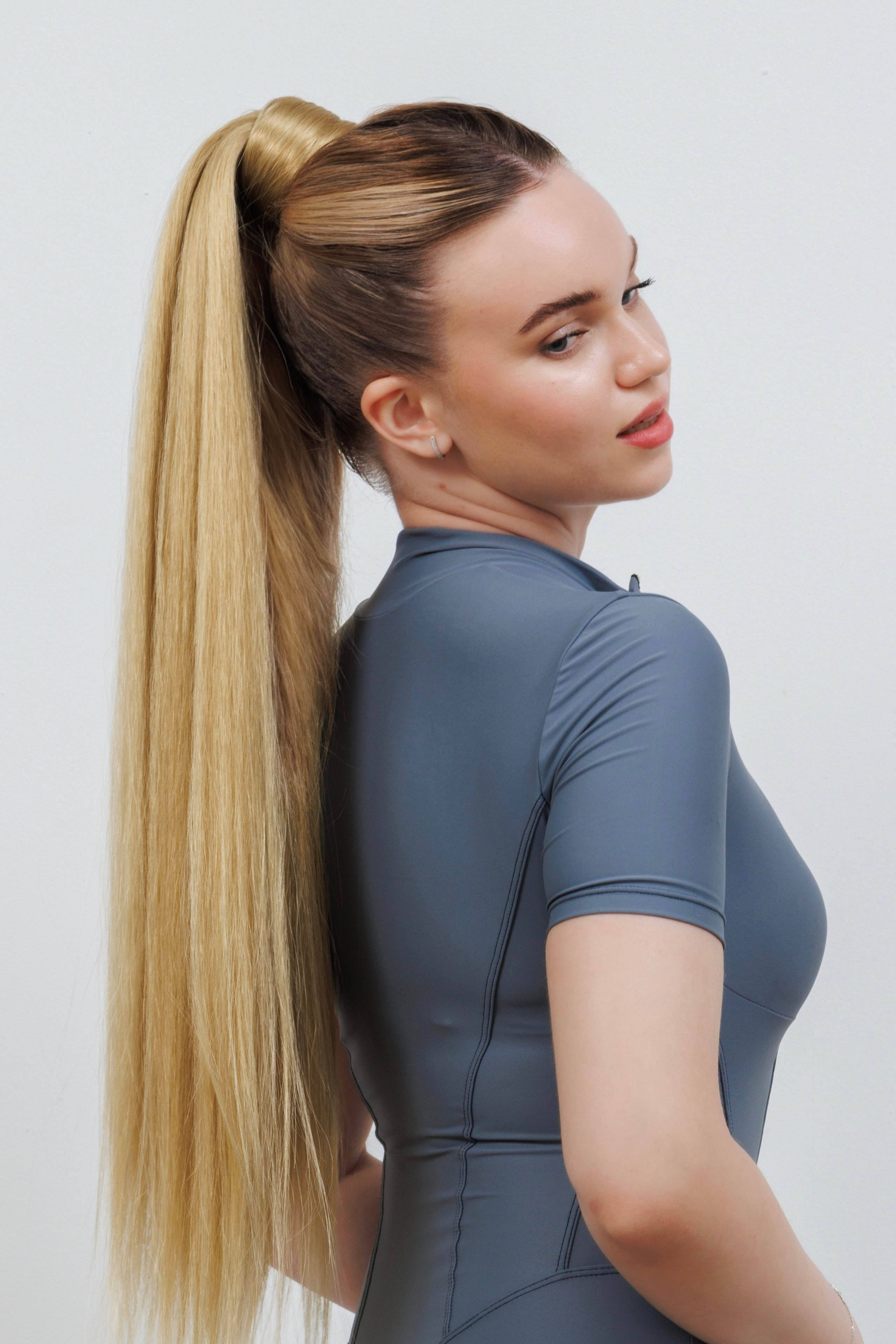 Модель для предметной съемки Риана Казань| Sale Easy