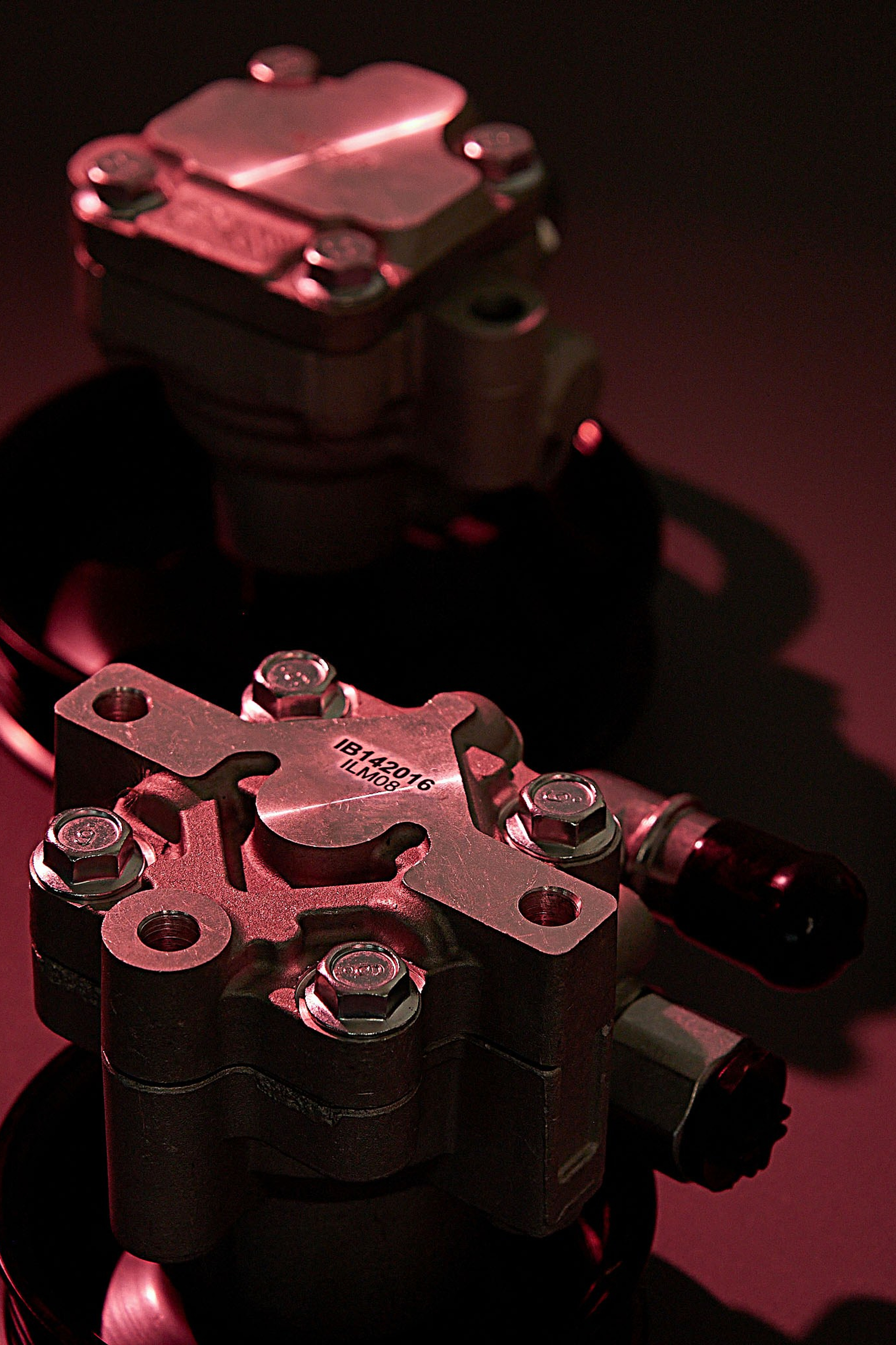 Предметная съемка автотоваров для профессиональной презентации на маркетплейсах.