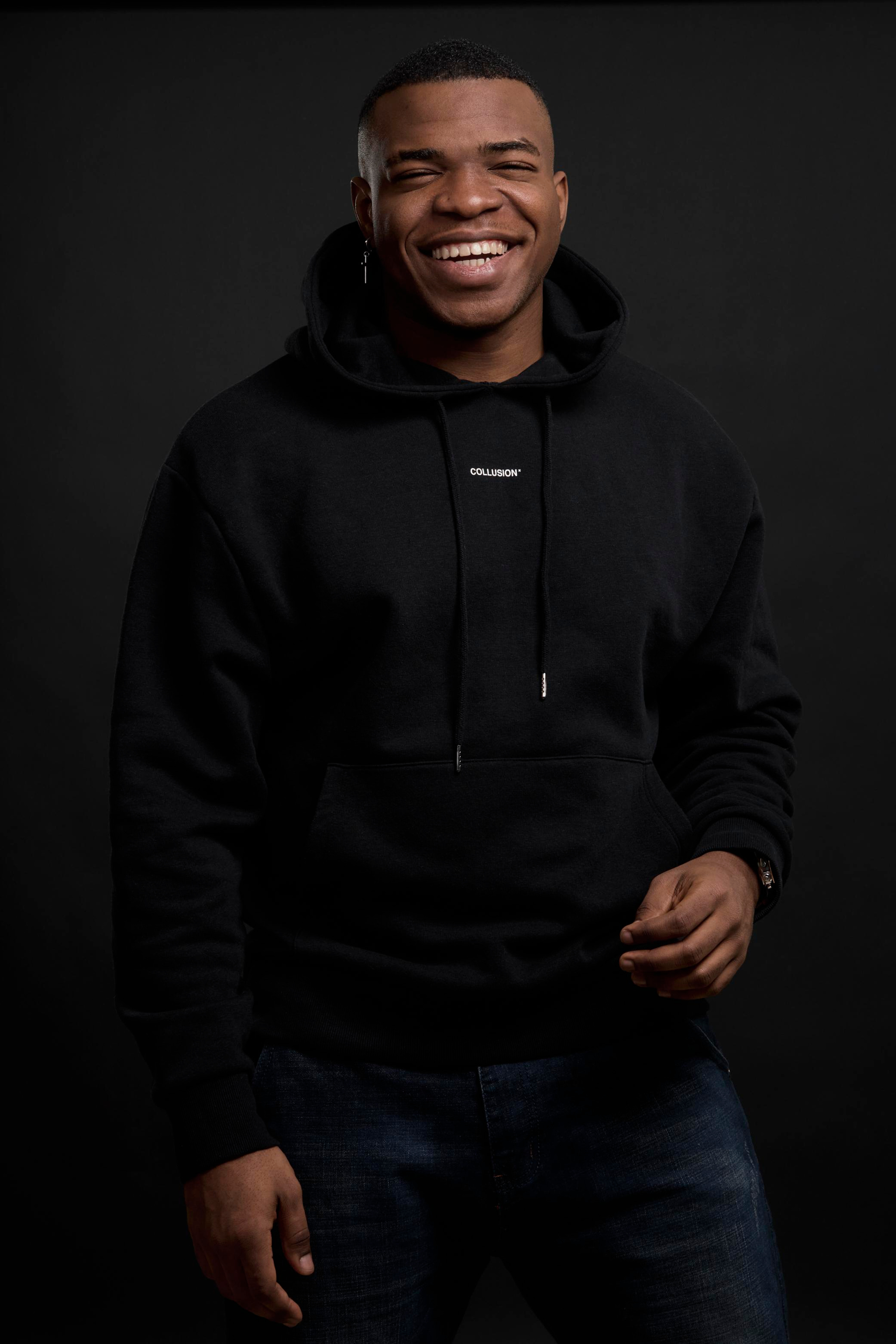 Модель для предметной съемки Нджебайи Ален Даниэль Москва | Sale Easy