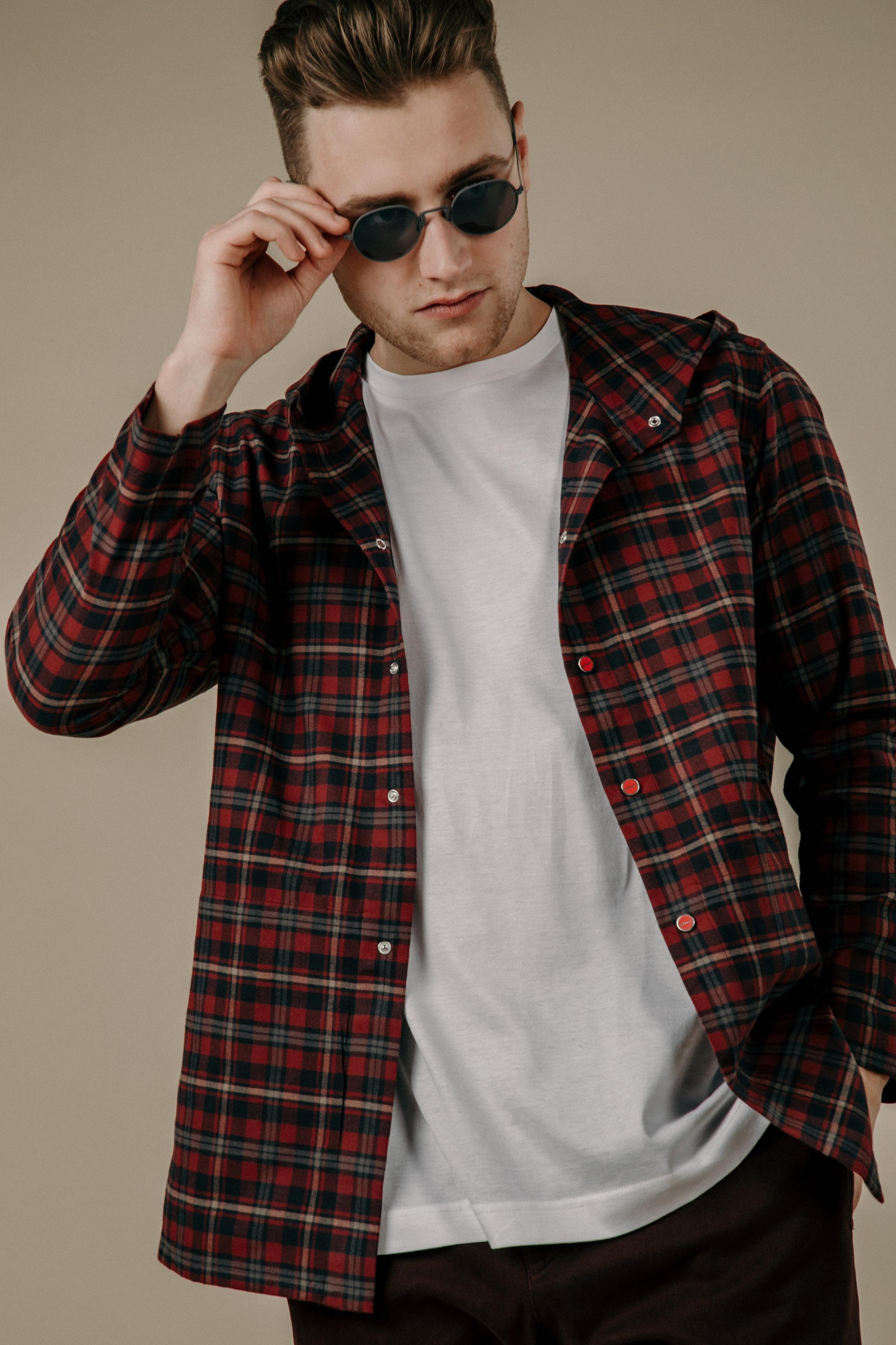 Модель для предметной съемки Игорь А Н.Новгород | Sale Easy