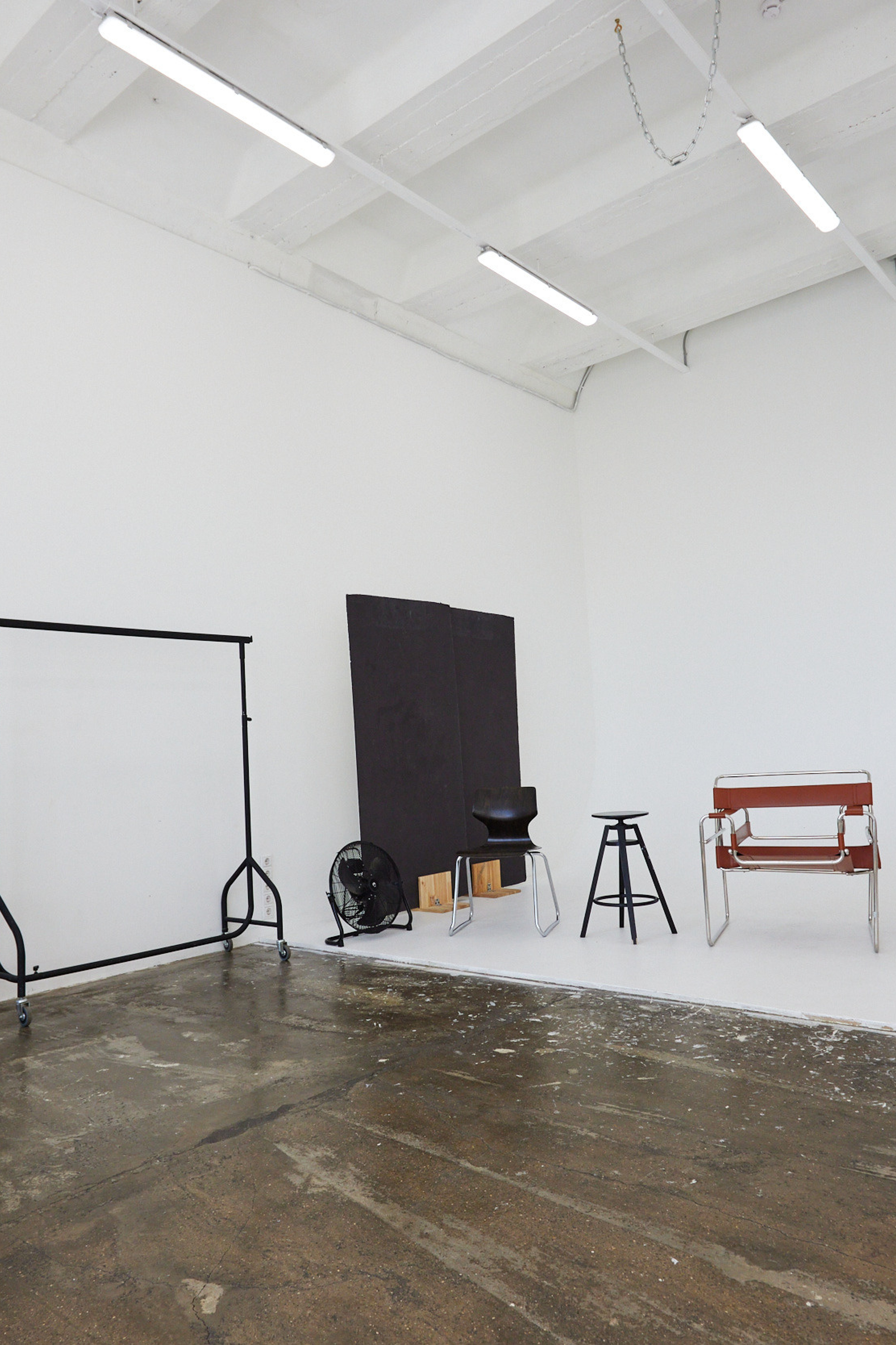 Студия Blank studios Прямая для предметной съемки Москва | Sale Easy