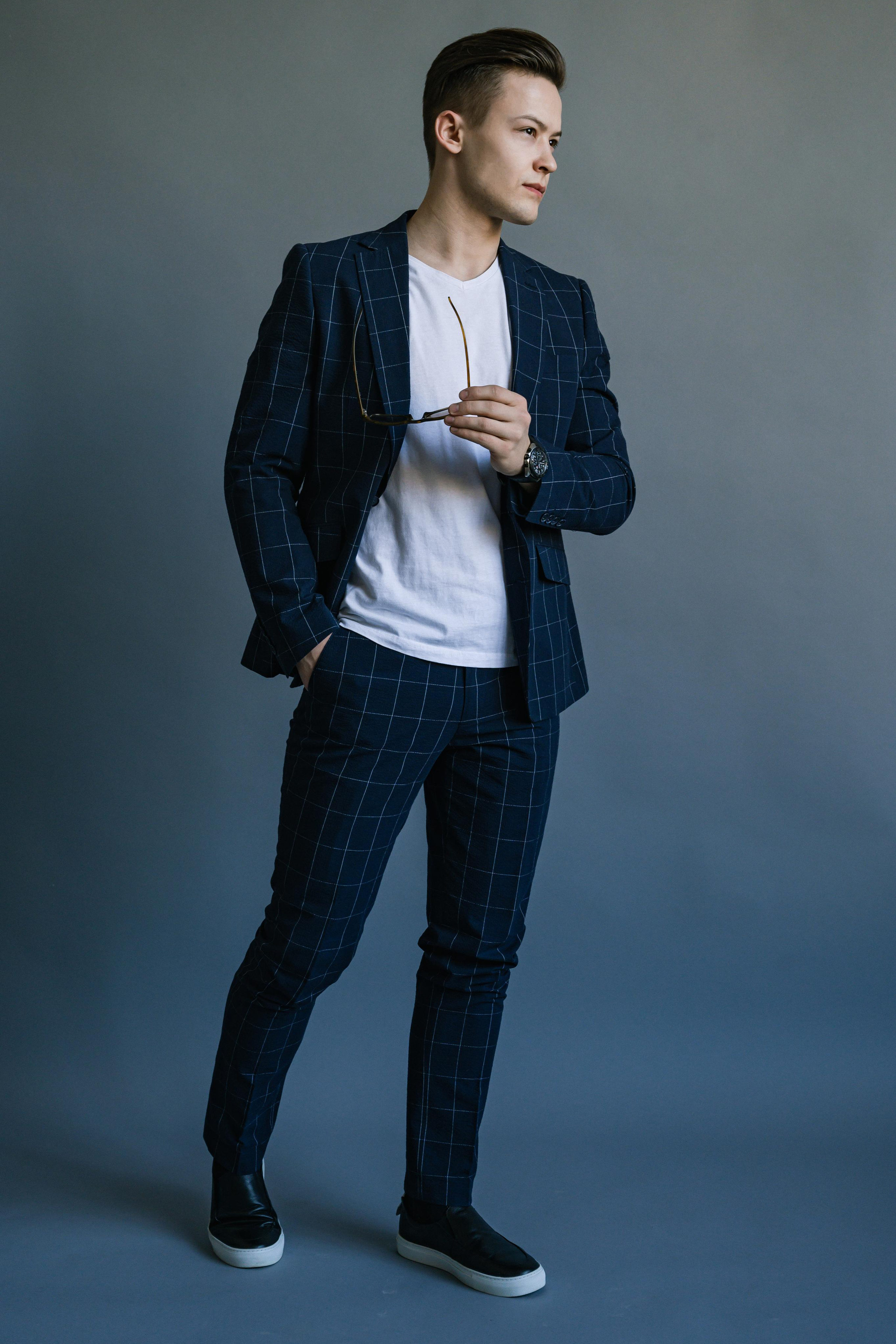 Модель для предметной съемки Роман АА Москва | Sale Easy