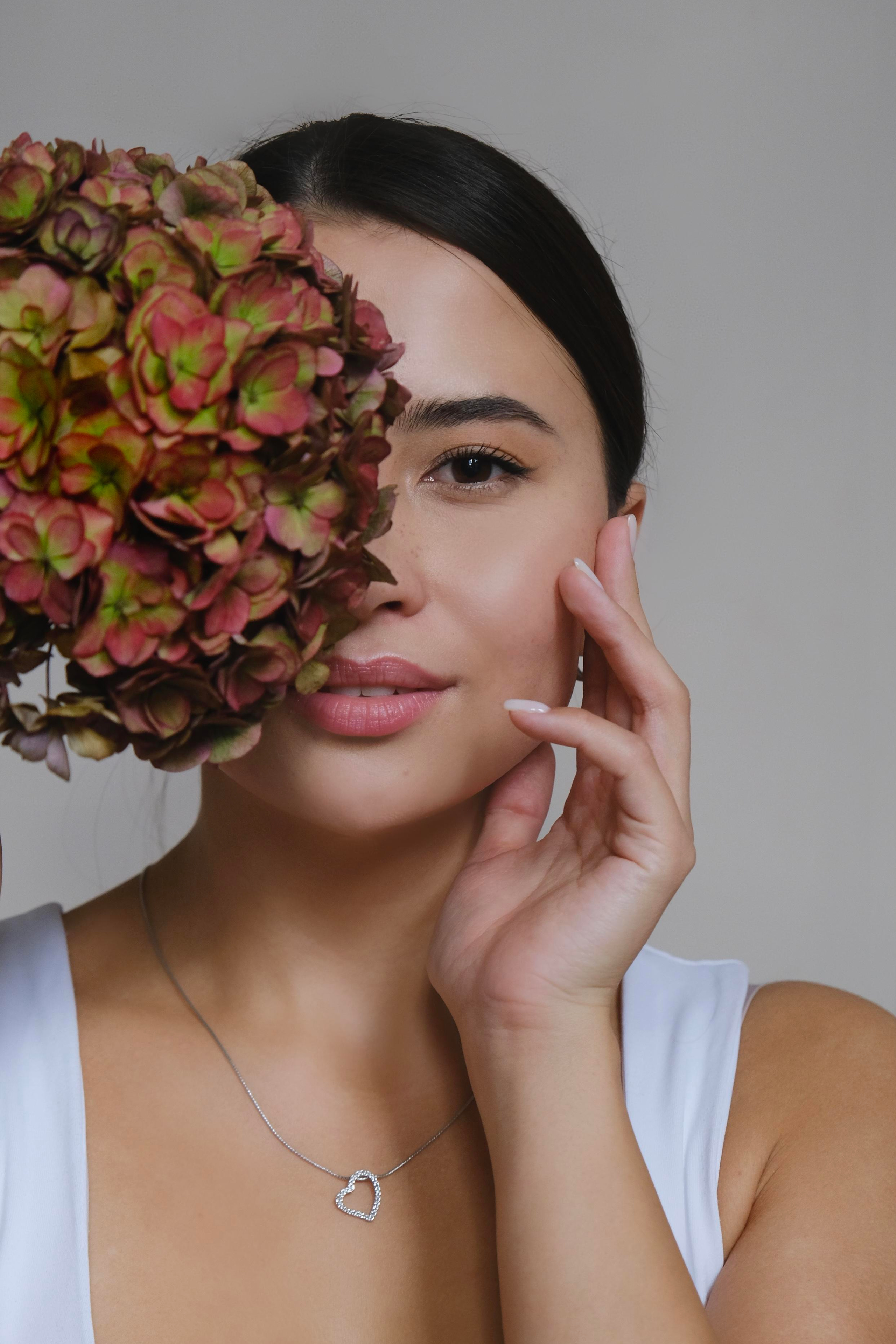 Модель для предметной съемки Нурия Москва| Sale Easy