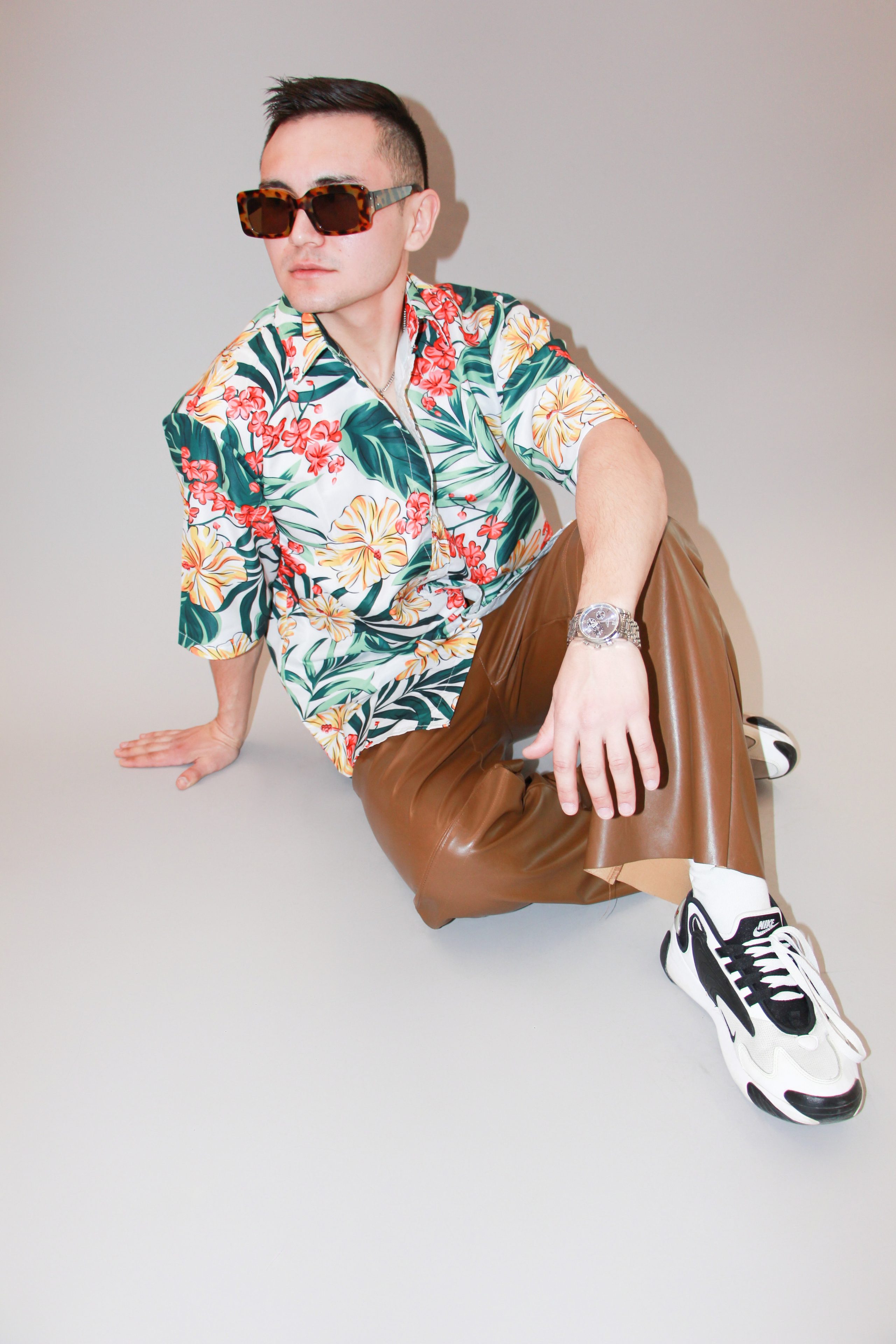 Модель для предметной съемки Айдар Новосибирск| Sale Easy