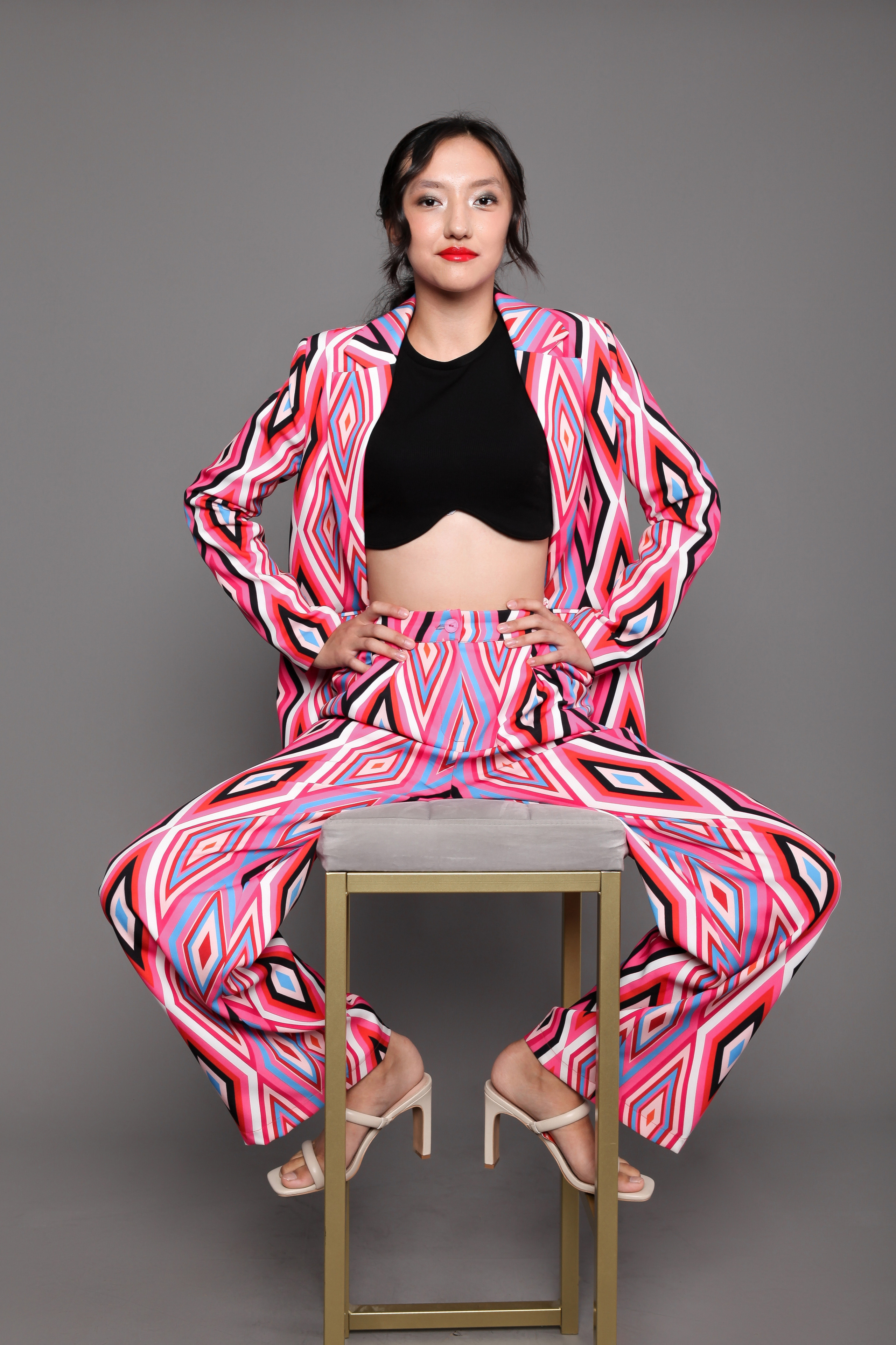 Модель для предметной съемки Камила Новосибирск| Sale Easy