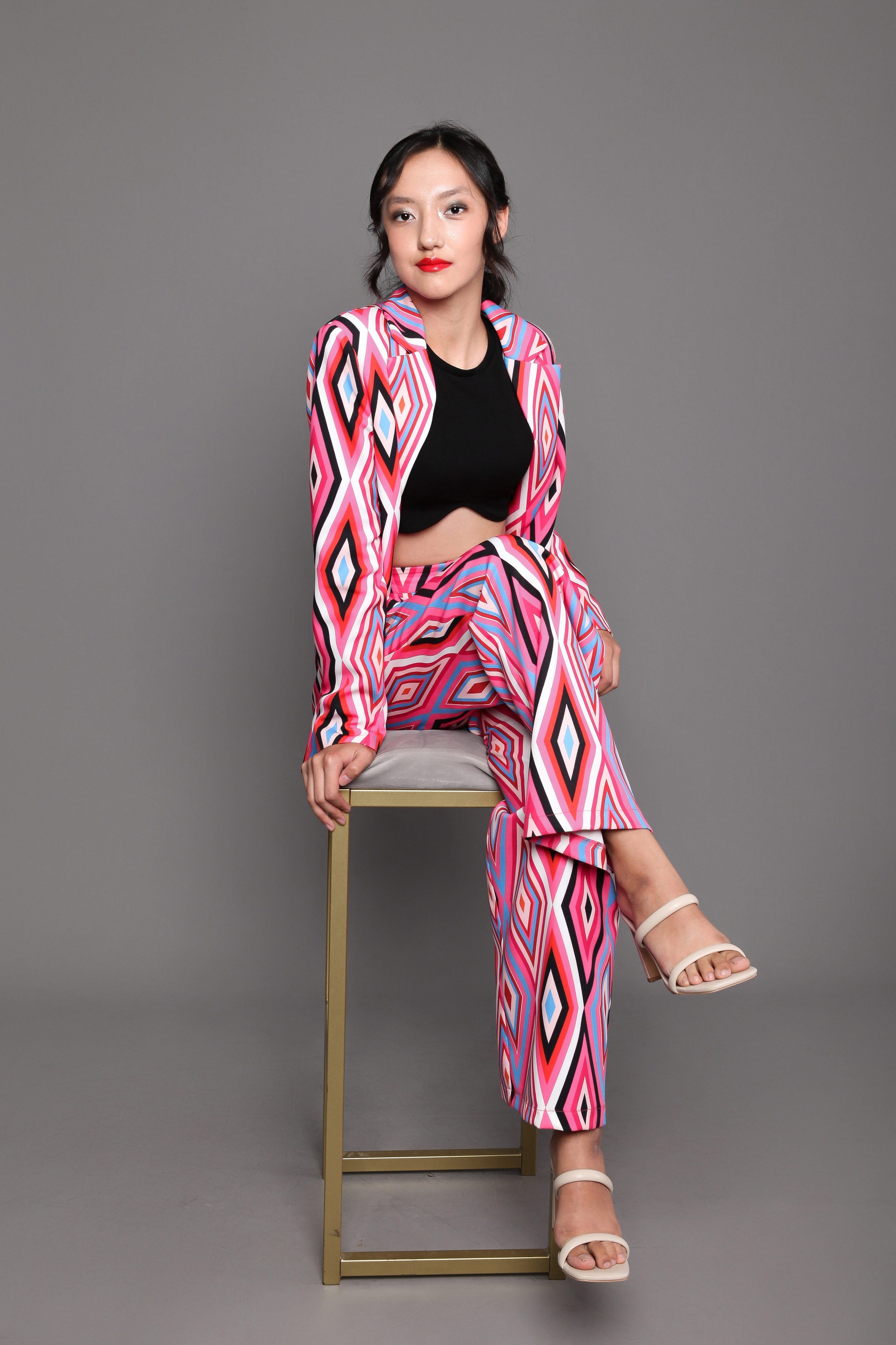 Модель для предметной съемки Камила Новосибирск| Sale Easy