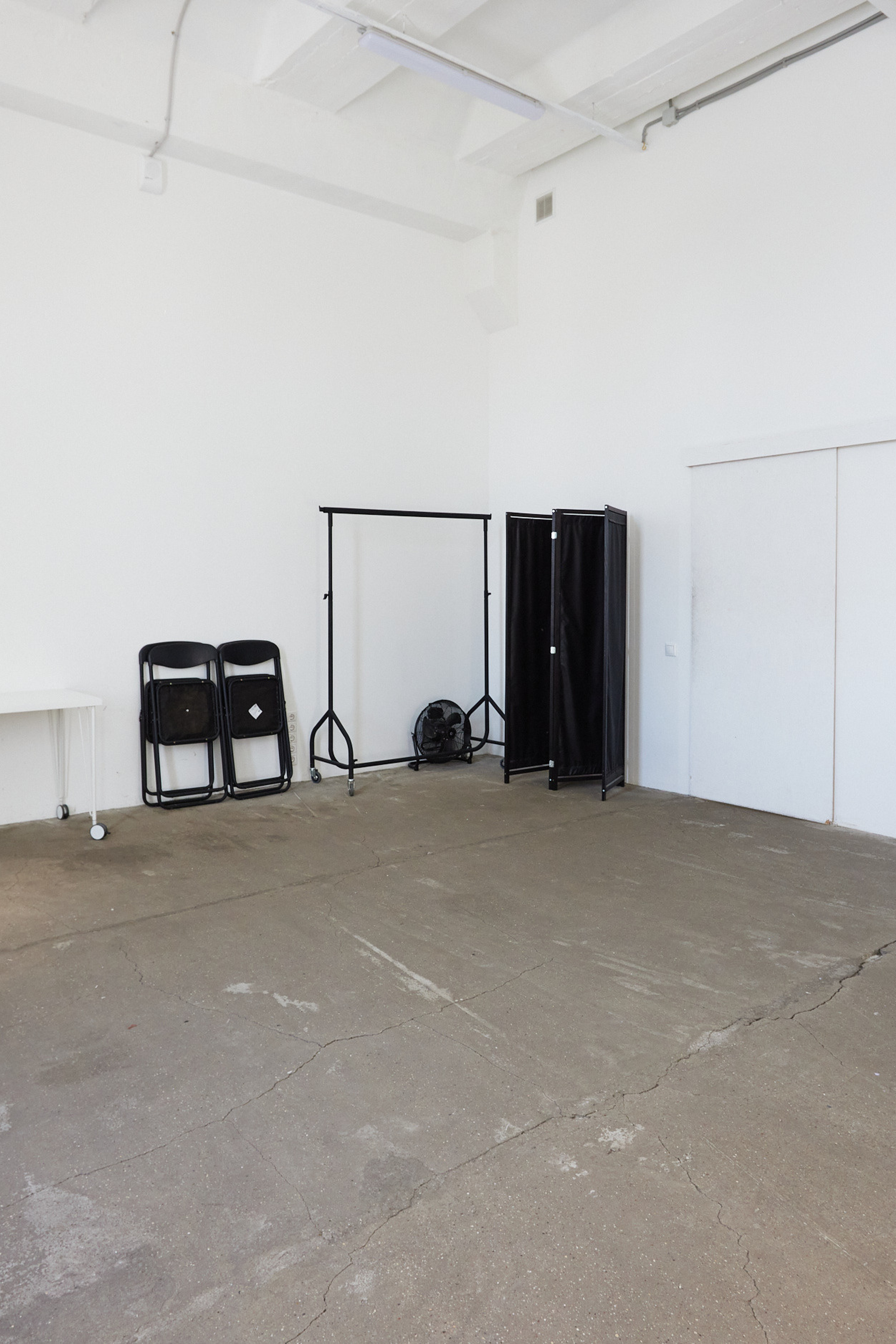 Студия Blank studios Малый для предметной съемки Москва | Sale Easy