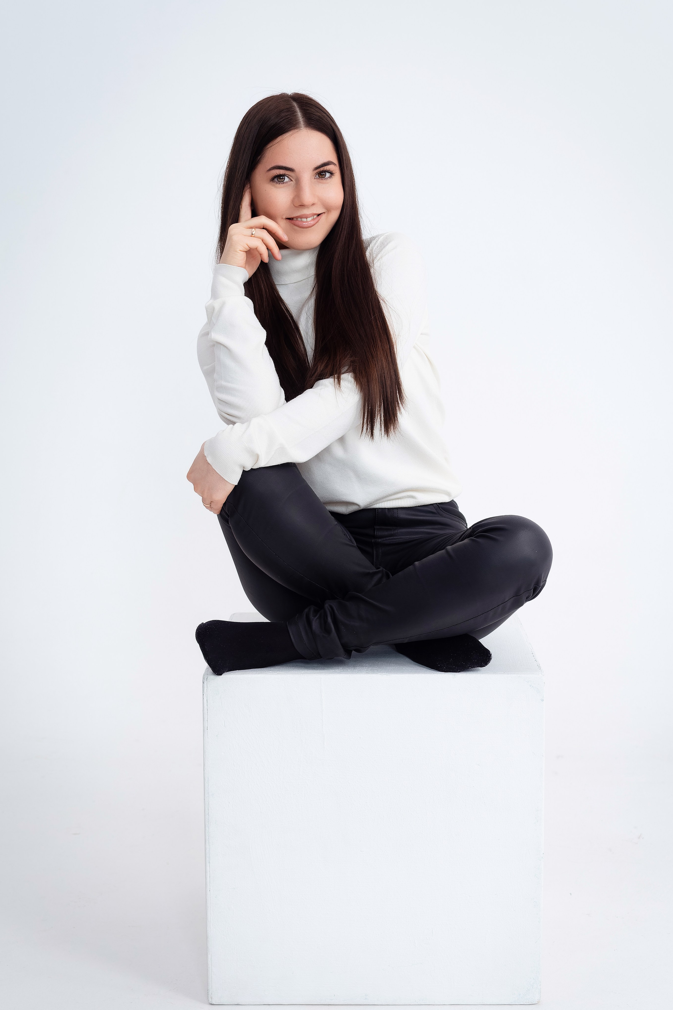 Модель для предметной съемки Лиана Казань| Sale Easy