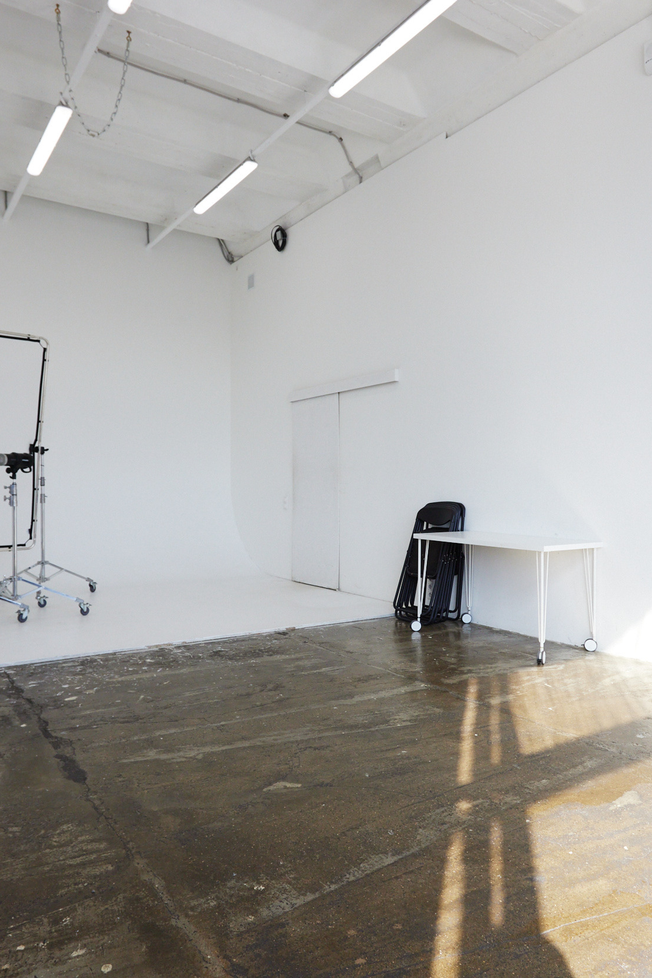 Студия Blank studios Прямая для предметной съемки Москва | Sale Easy