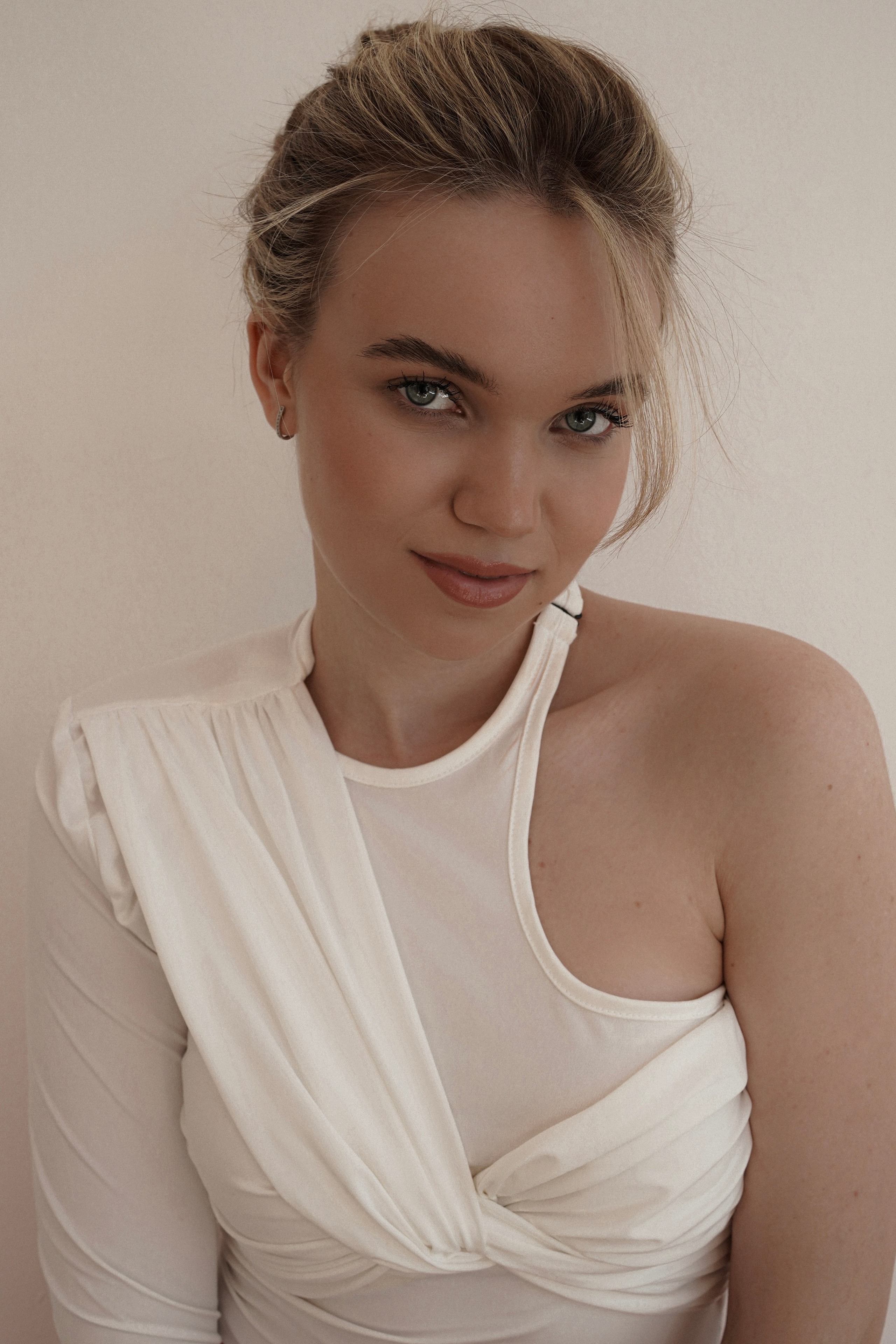 Модель для предметной съемки Риана Казань| Sale Easy