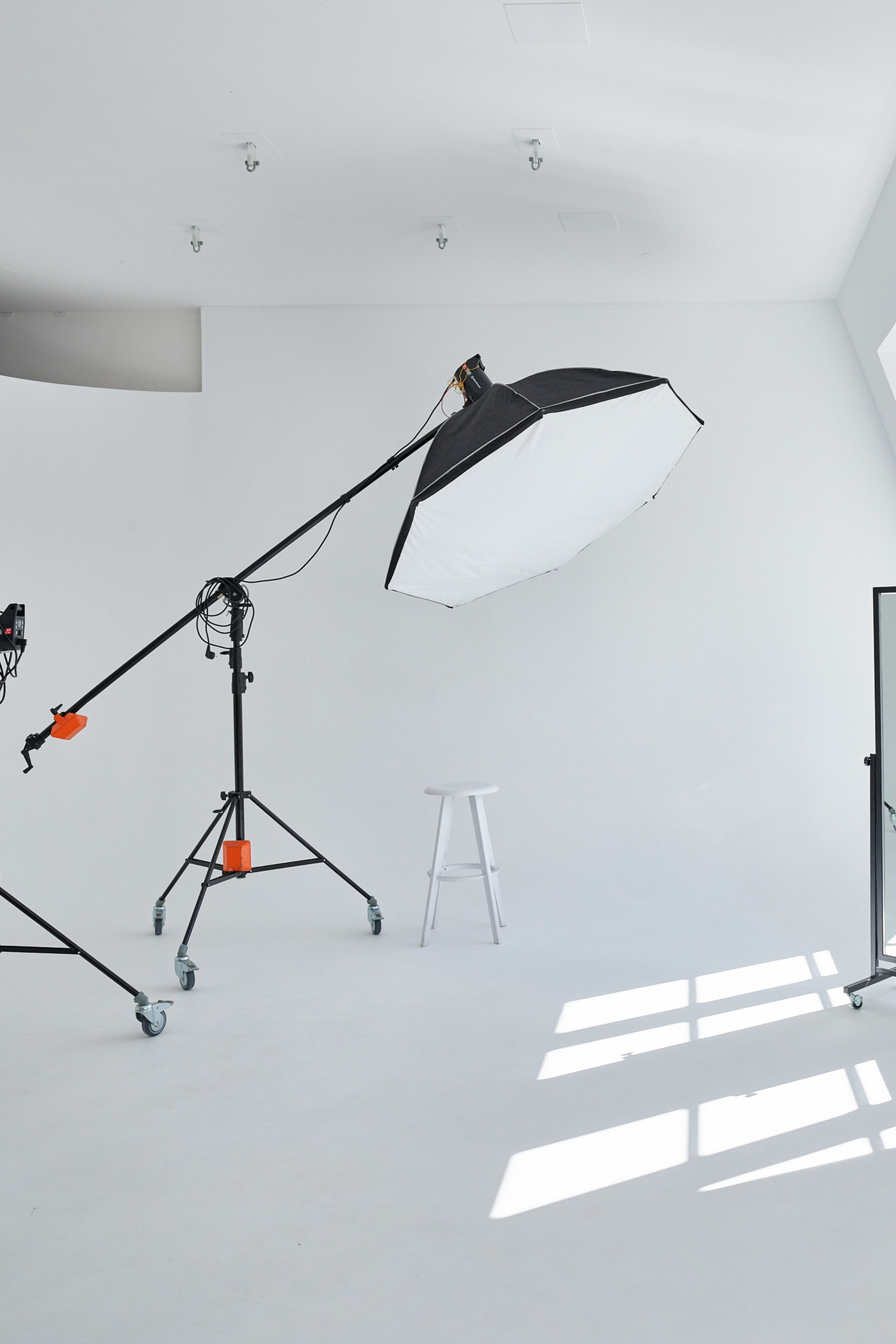 Студия STATE — зал CIRCLE для предм. съемки С.-Пб|Sale Easy